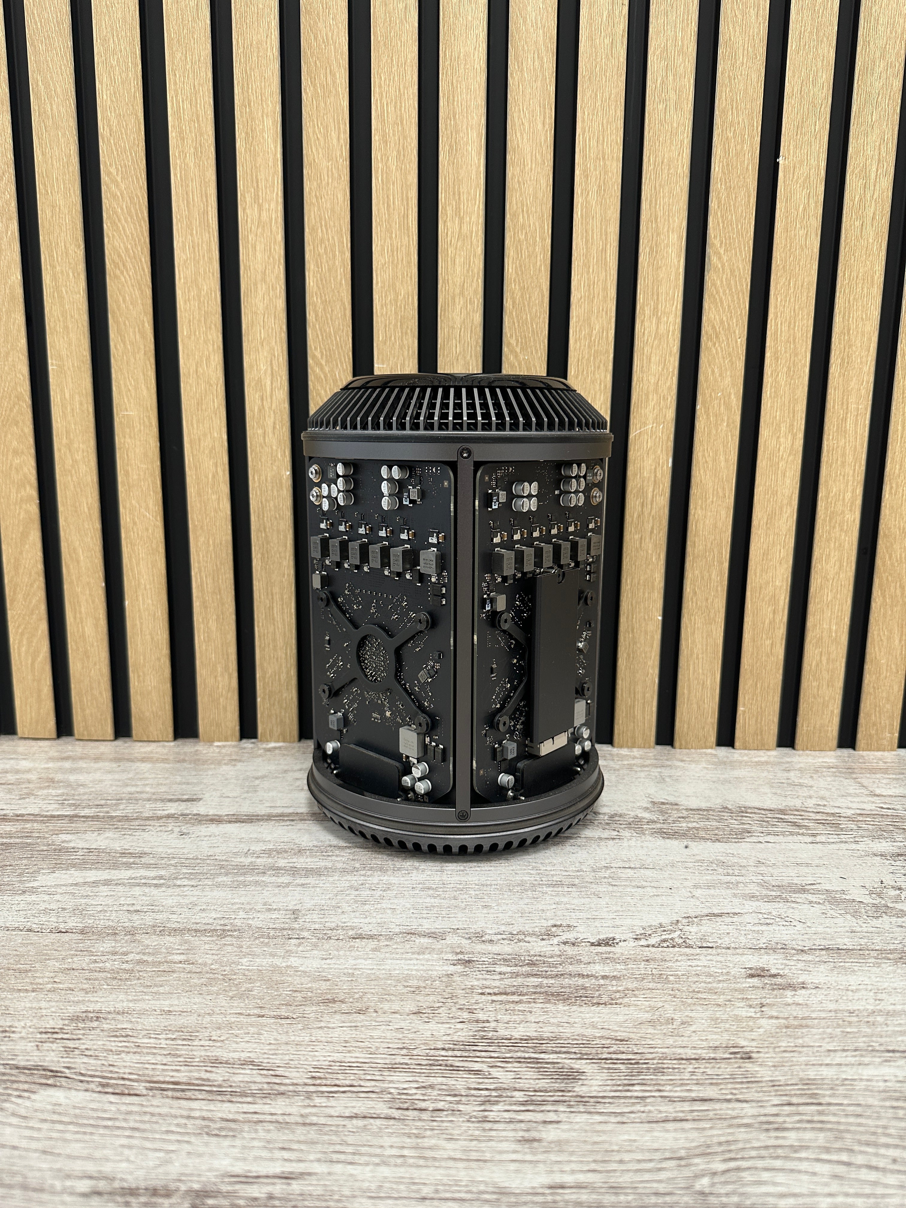 Mac Pro 2013 D300 Xeon E5-1620v2 3.7GHz (Total: 4 núcleos) 64GB 1TB SSD