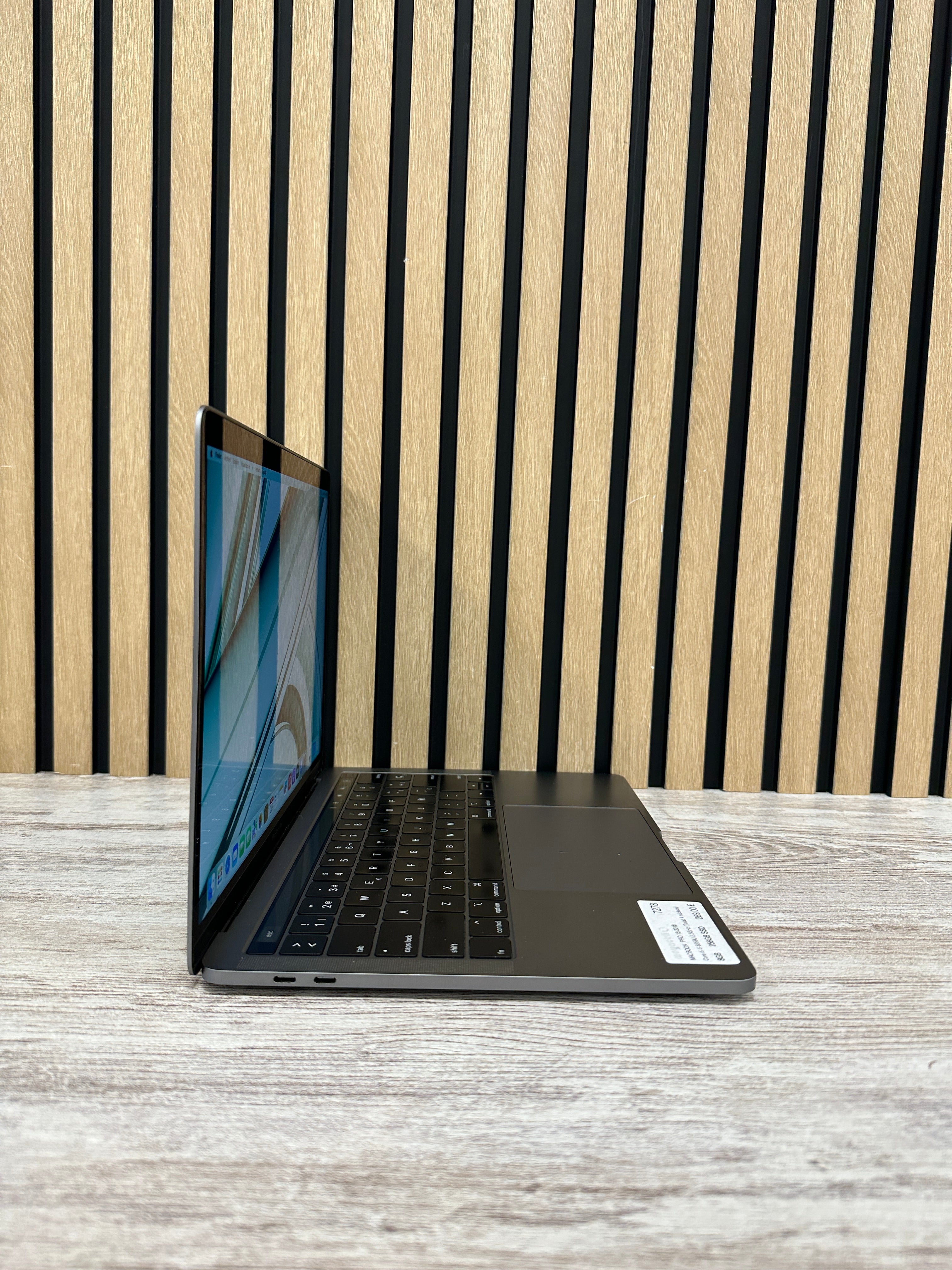 PRO 13 2018 Core i5 i5-8259U 2.3GHz (Total: 4 núcleos) 8GB 256GB SSD