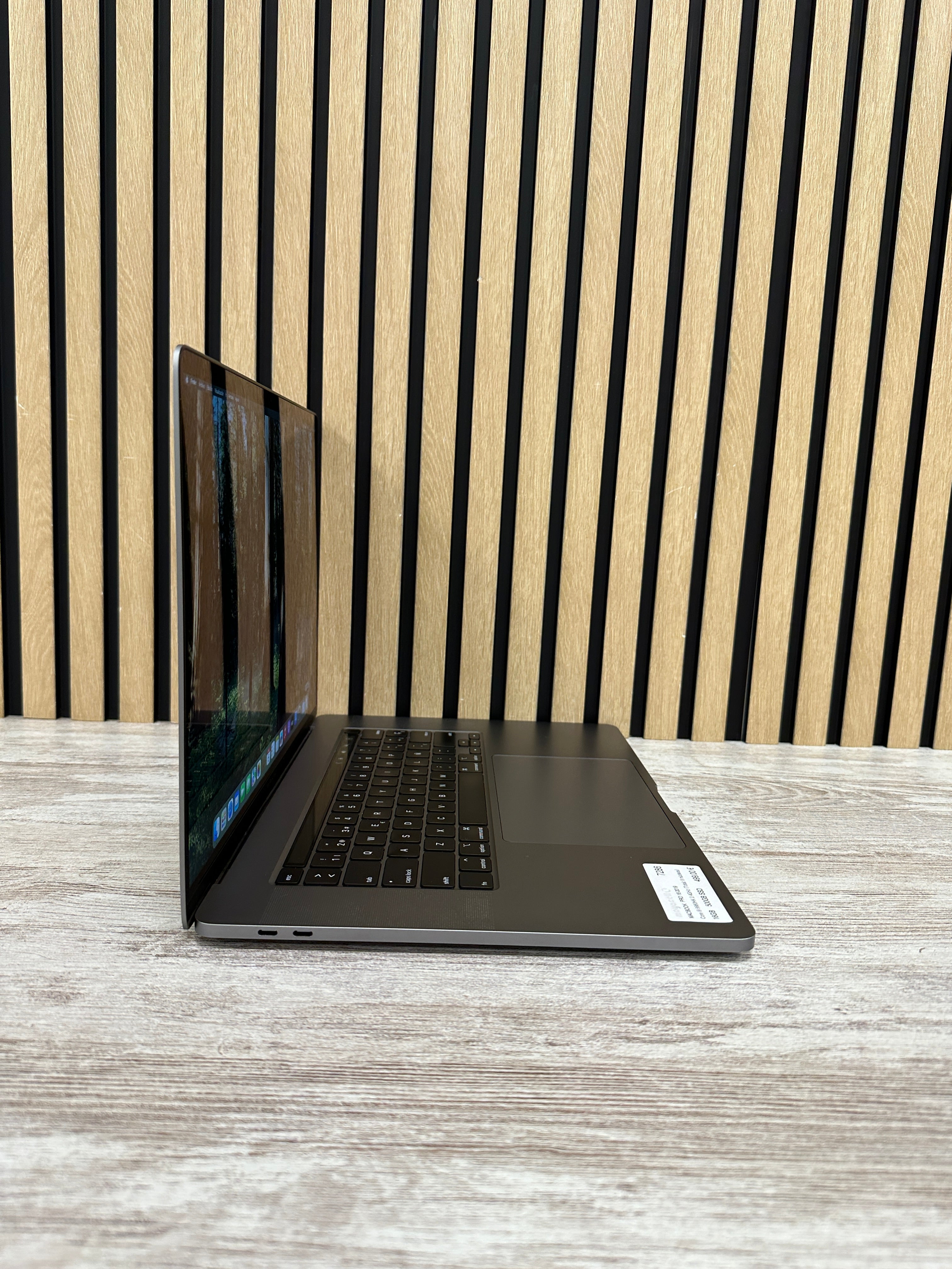 PRO 16 2019 Core i9 9980HK 2.4GHz (Total: 8 núcleos) 16GB 500GB SSD