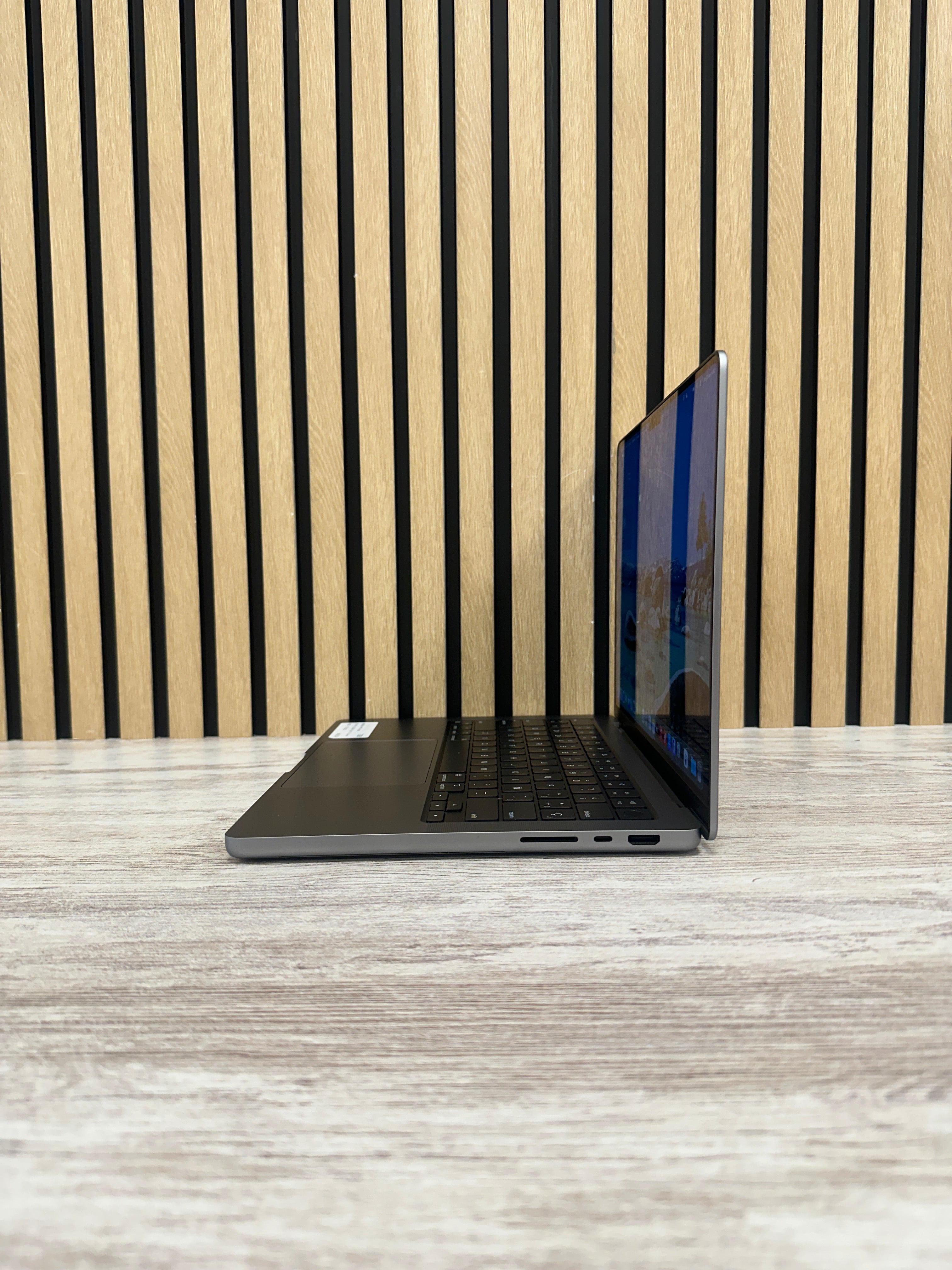 PRO 14 2021 M1 M1 Pro 3.2GHz (Total: 10 núcleos) 16GB 1TB SSD