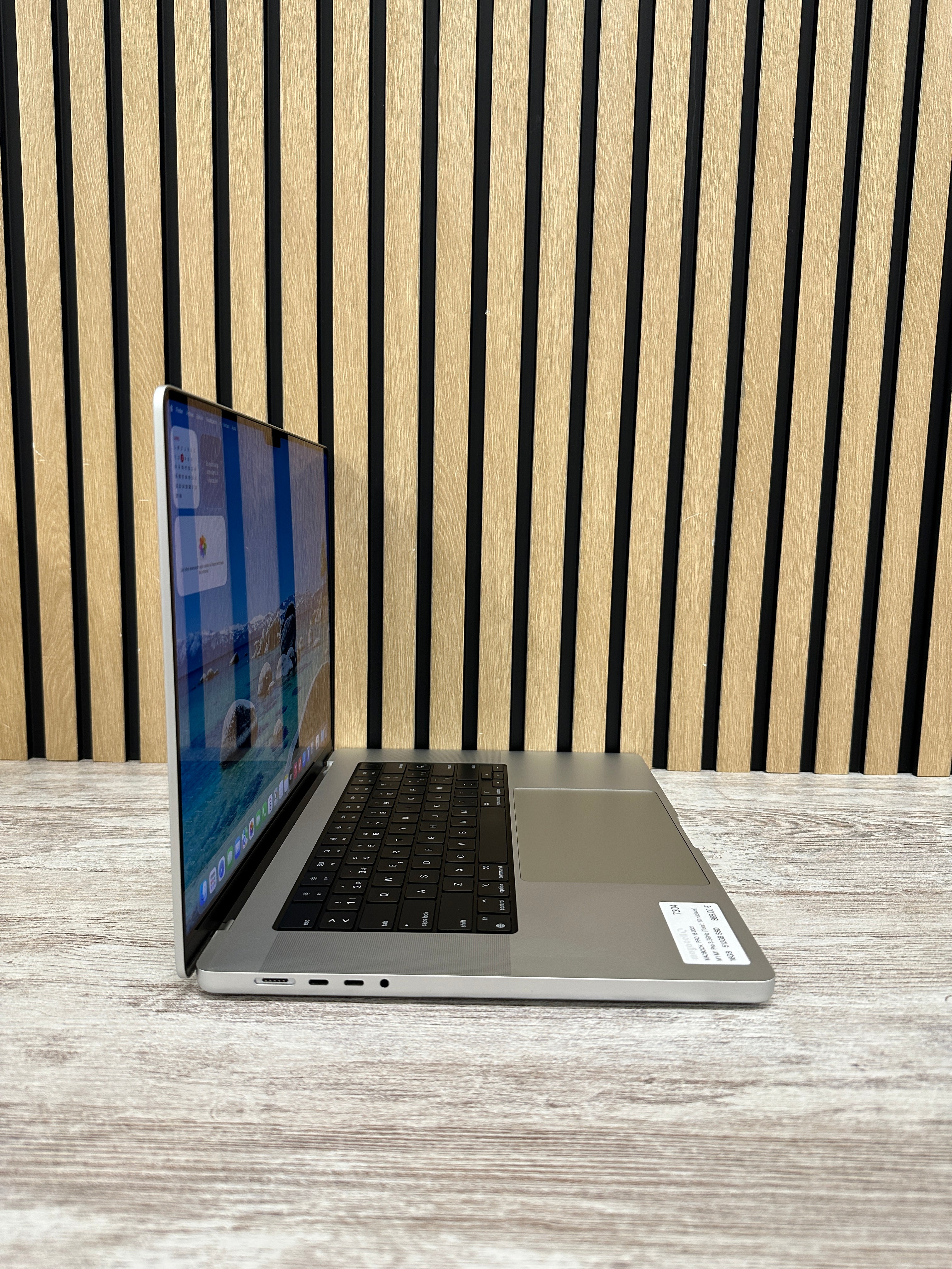 PRO 16 2021 M1 M1 Pro 3.2GHz (Total: 10 núcleos) 16GB 512GB SSD