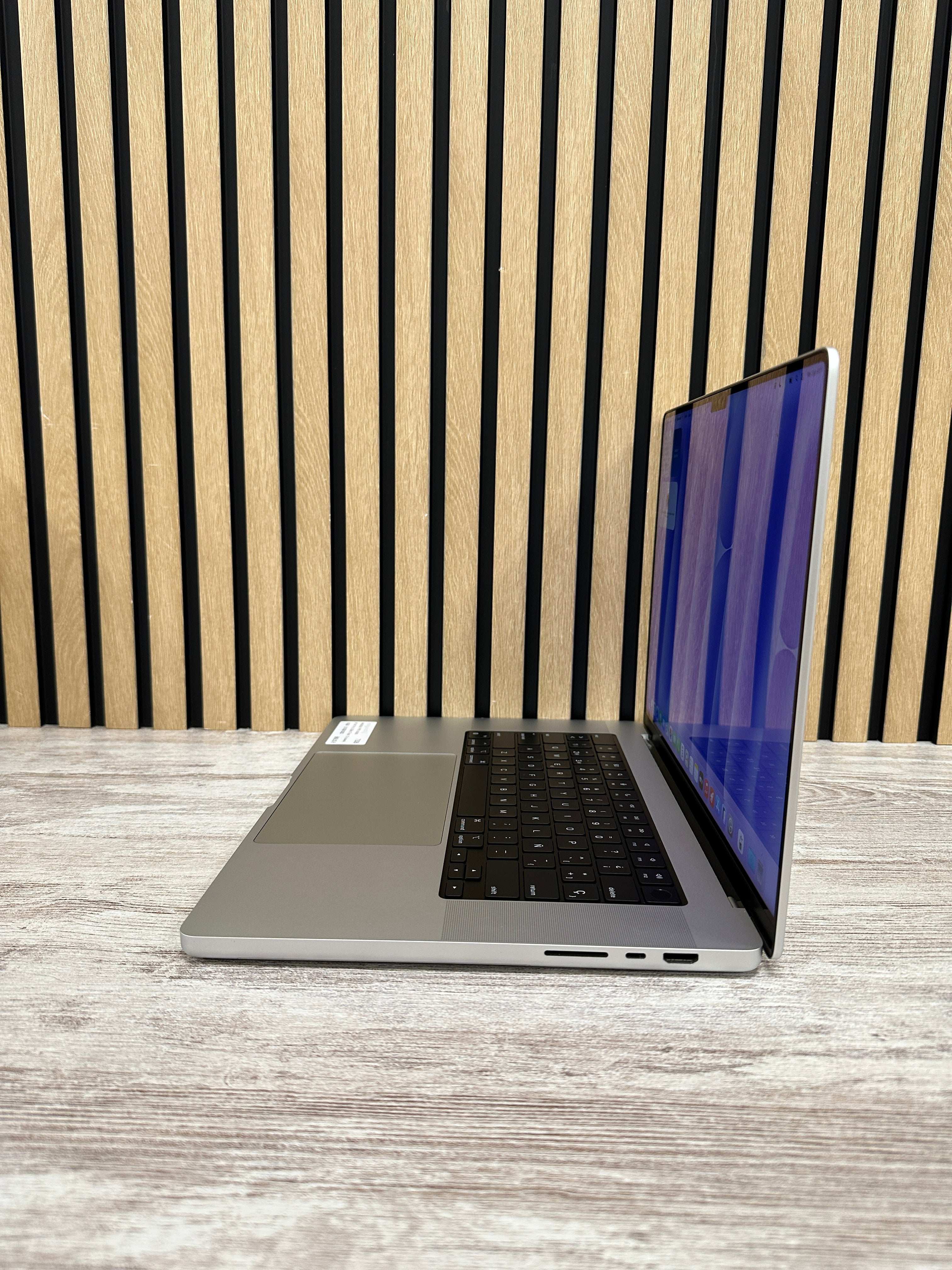 PRO 16 2021 M1 M1 Pro 3.2GHz (Total: 10 núcleos) 16GB 512GB SSD