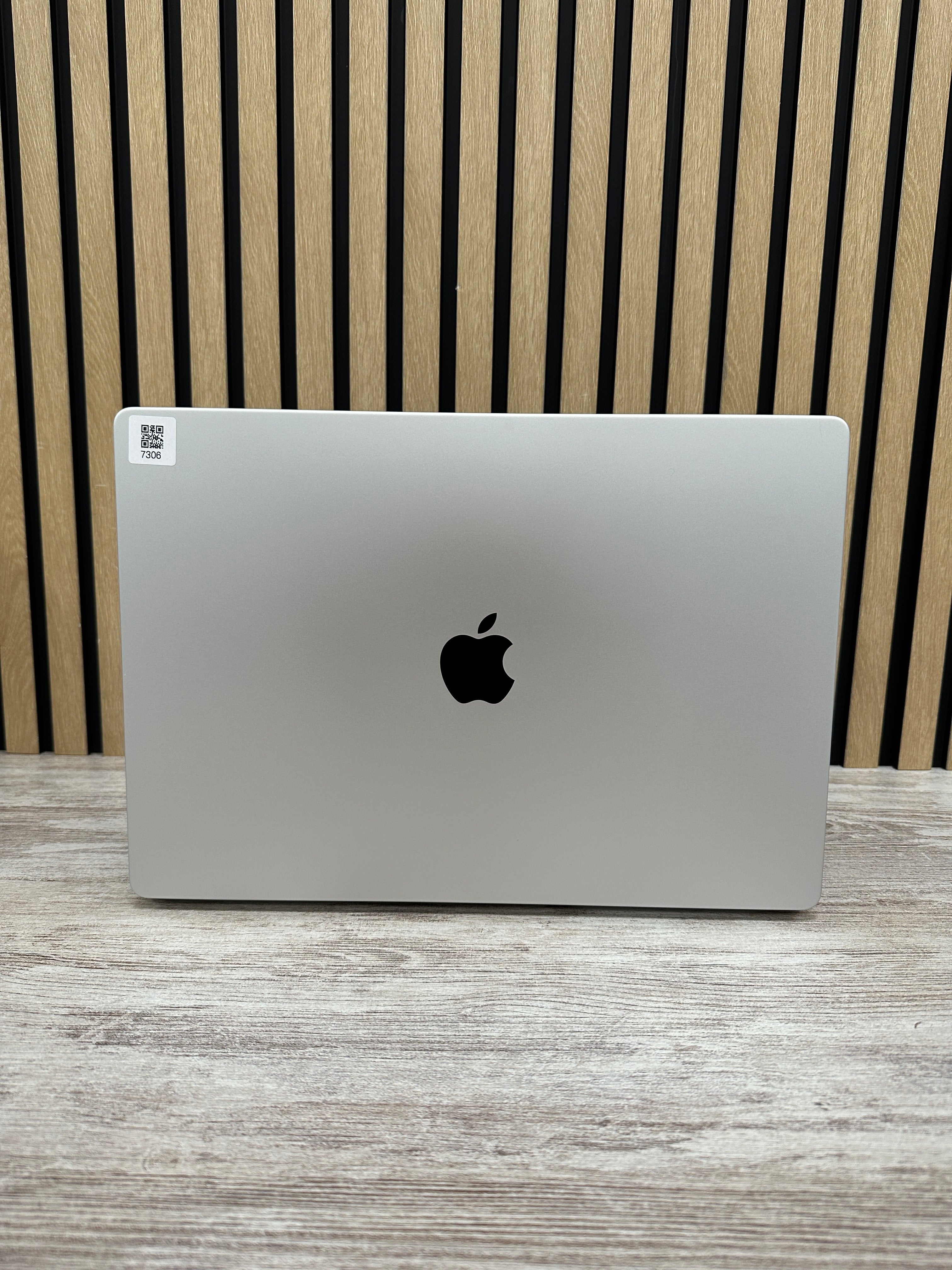 PRO 16 2021 M1 M1 Pro 3.2GHz (Total: 10 núcleos) 16GB 512GB SSD