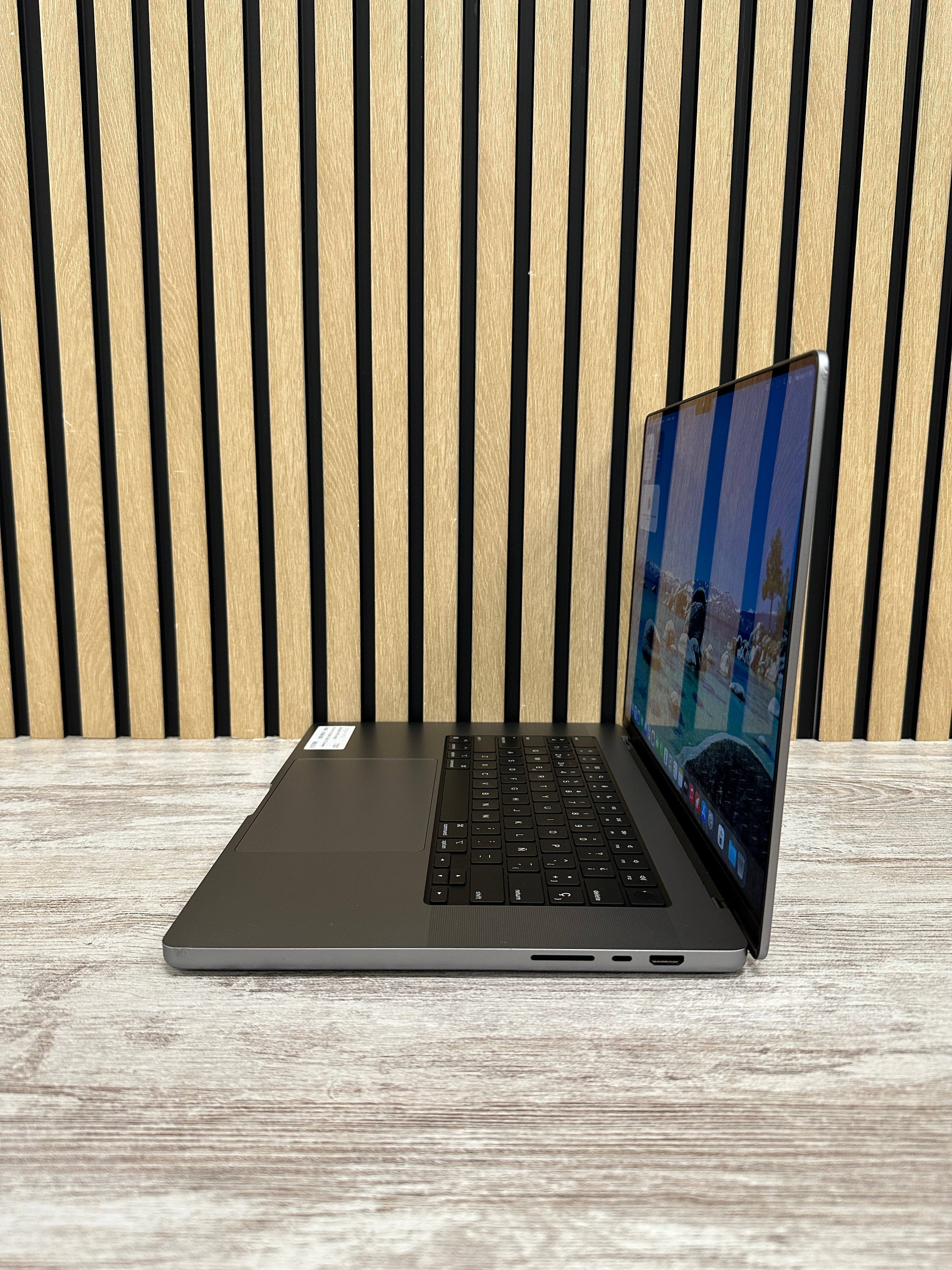 PRO 16 2021 M1 M1 Pro 3.2GHz (Total: 10 núcleos) 16GB 512GB SSD