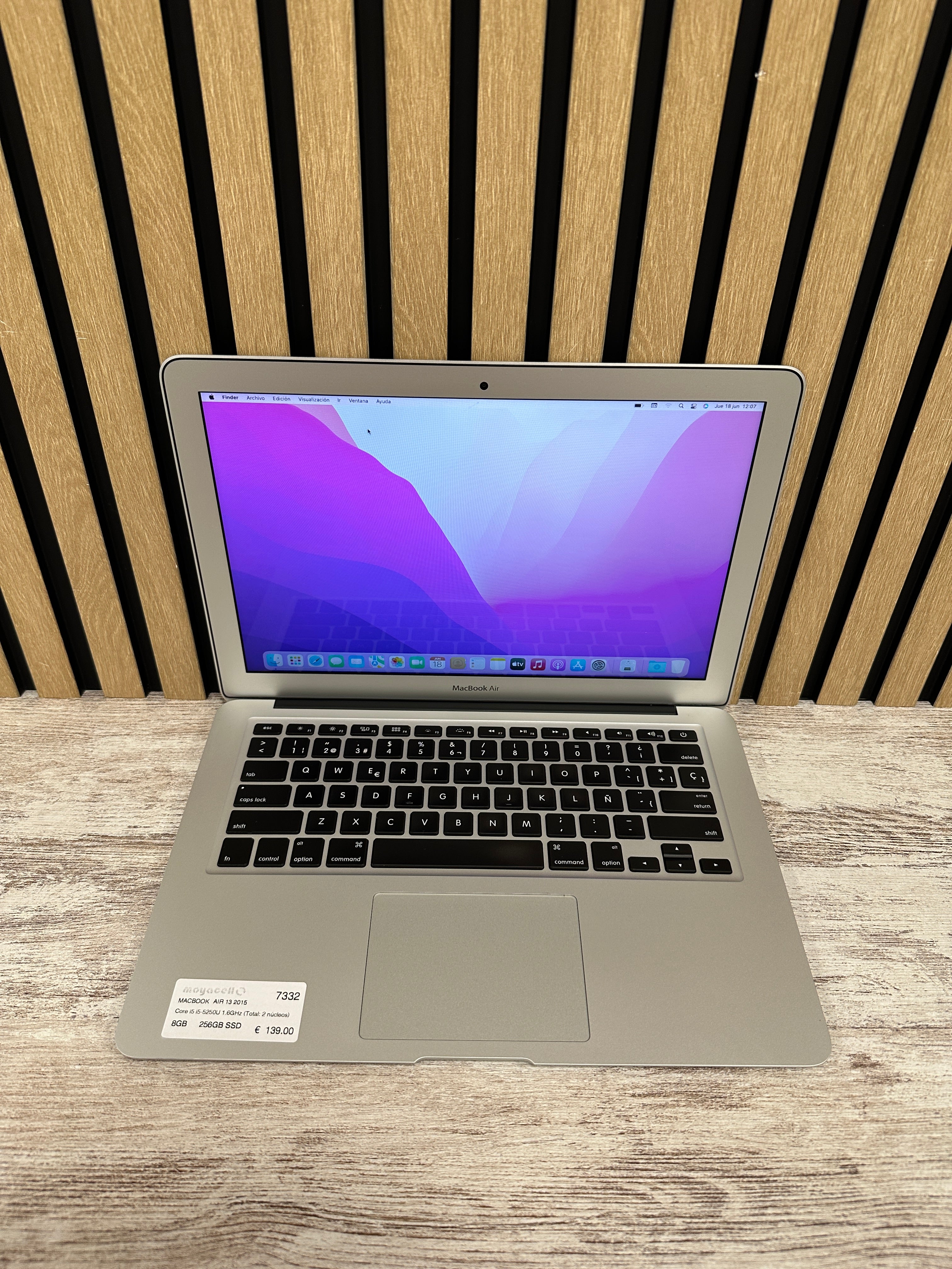 AIR 13 2015 Core i5 i5-5250U 1.6GHz (Total: 2 núcleos) 8GB 256GB SSD