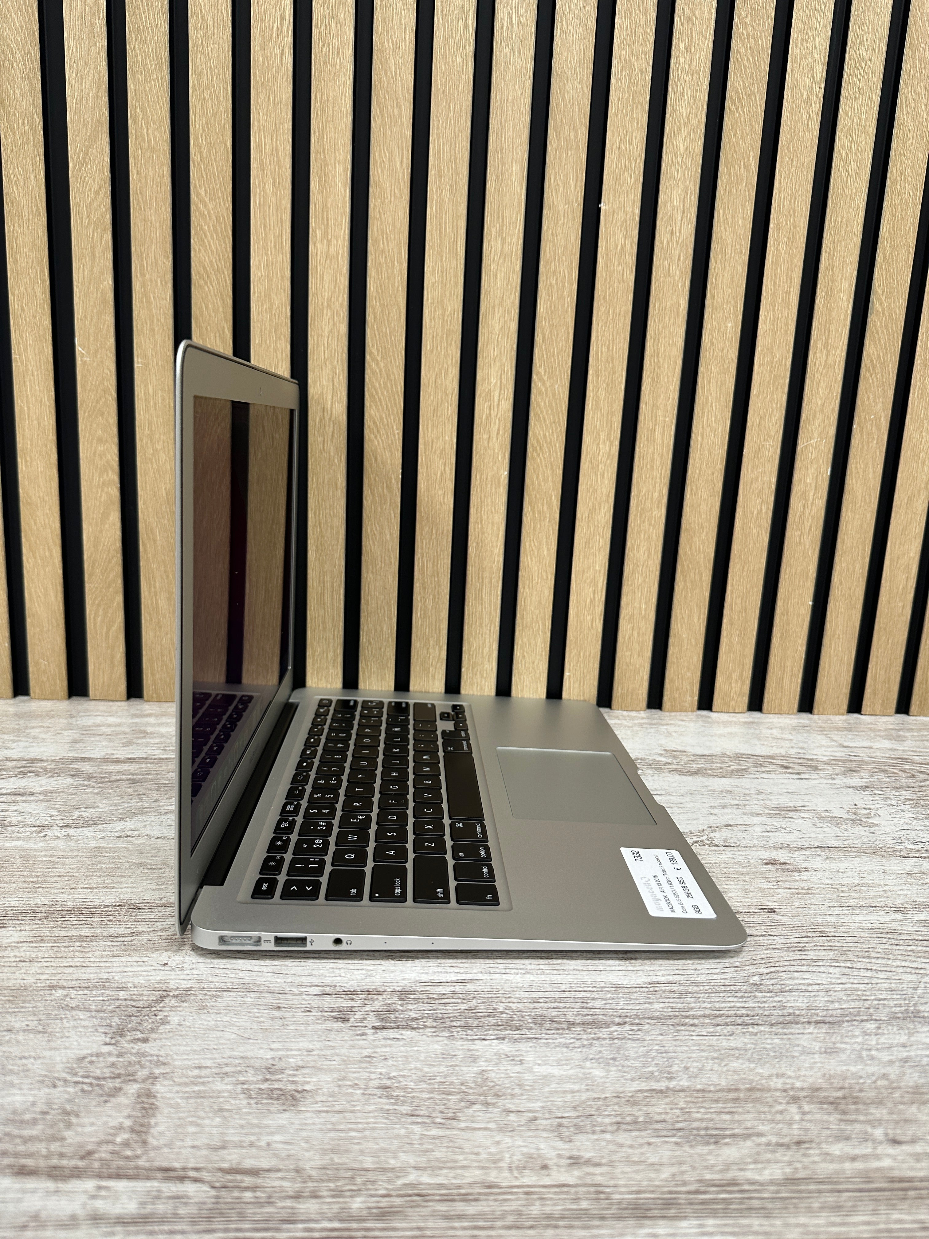 AIR 13 2015 Core i5 i5-5250U 1.6GHz (Total: 2 núcleos) 8GB 256GB SSD
