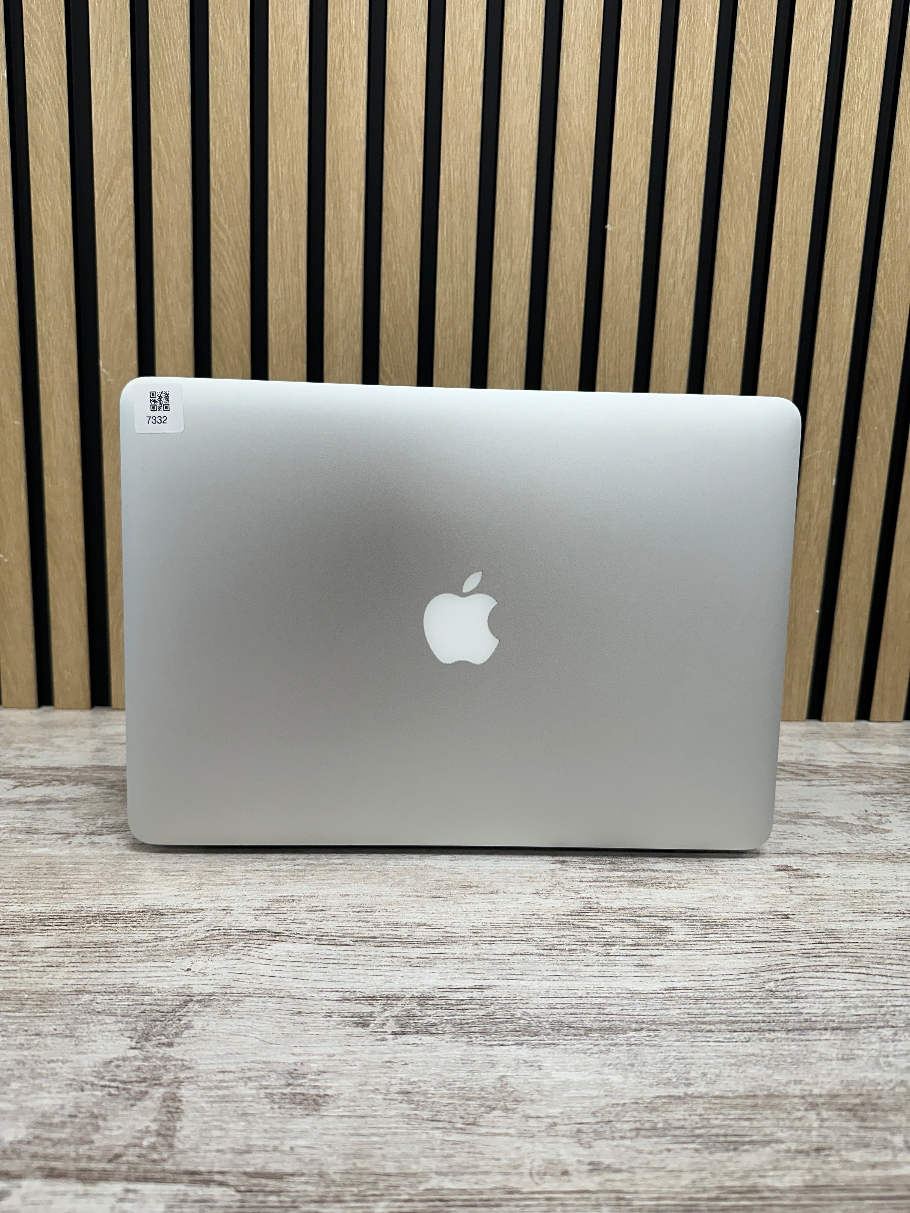 AIR 13 2015 Core i5 i5-5250U 1.6GHz (Total: 2 núcleos) 8GB 256GB SSD