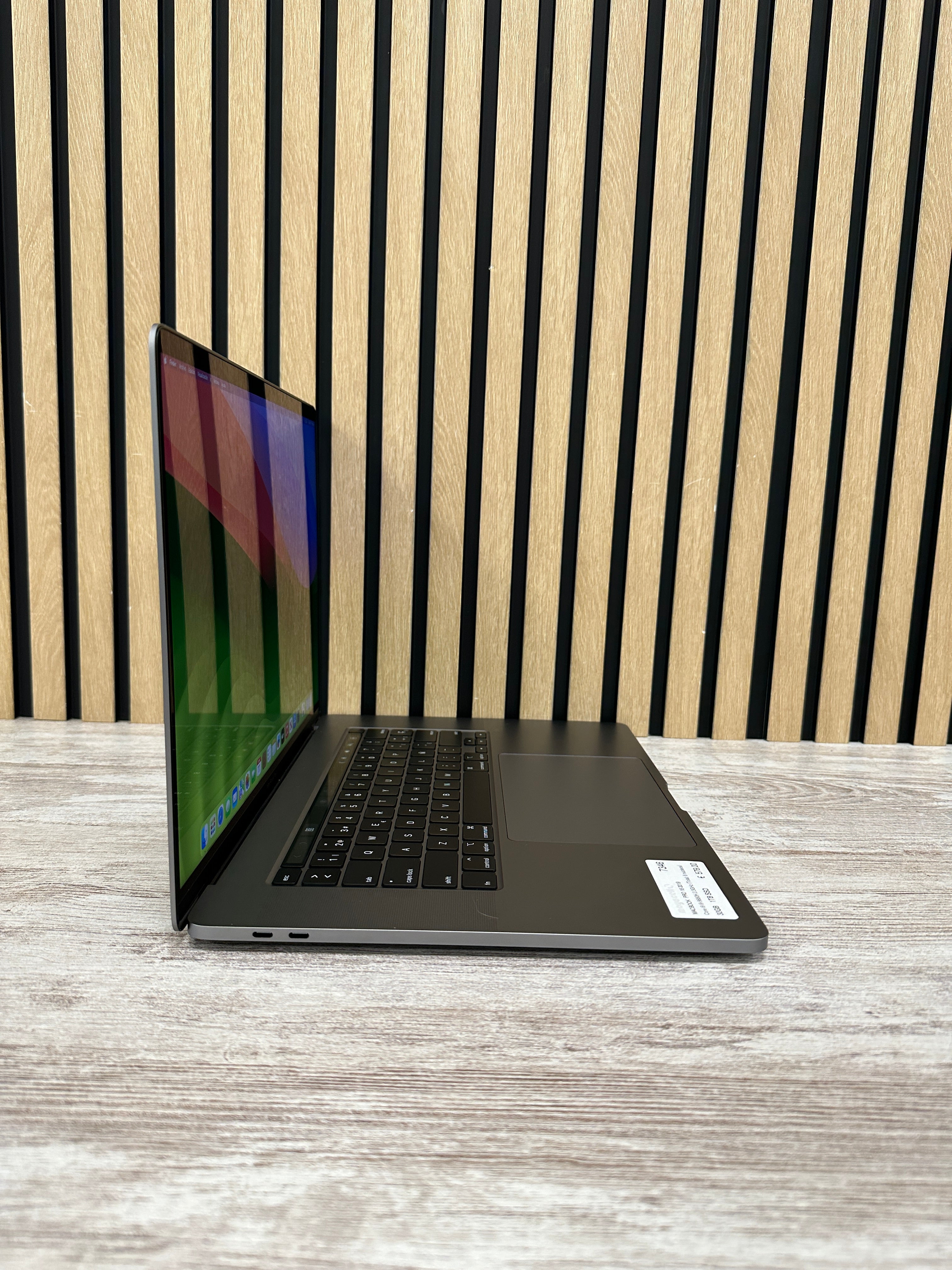 PRO 16 2019 Core i9 i9-9880H 2.3GHz (Total: 8 núcleos) 32GB 1TB SSD