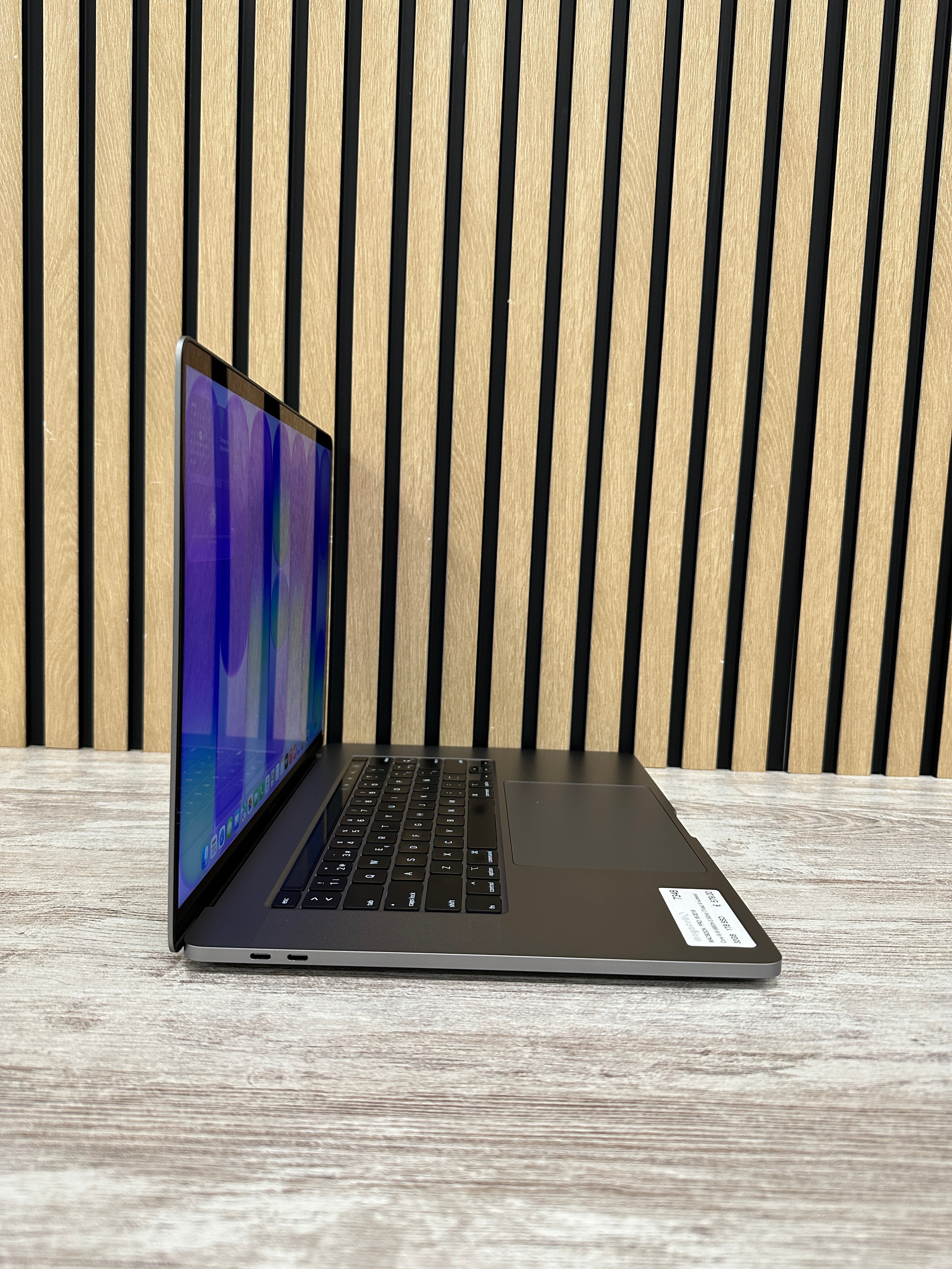 PRO 16 2019 Core i9 i9-9880H 2.3GHz (Total: 8 núcleos) 32GB 1TB SSD