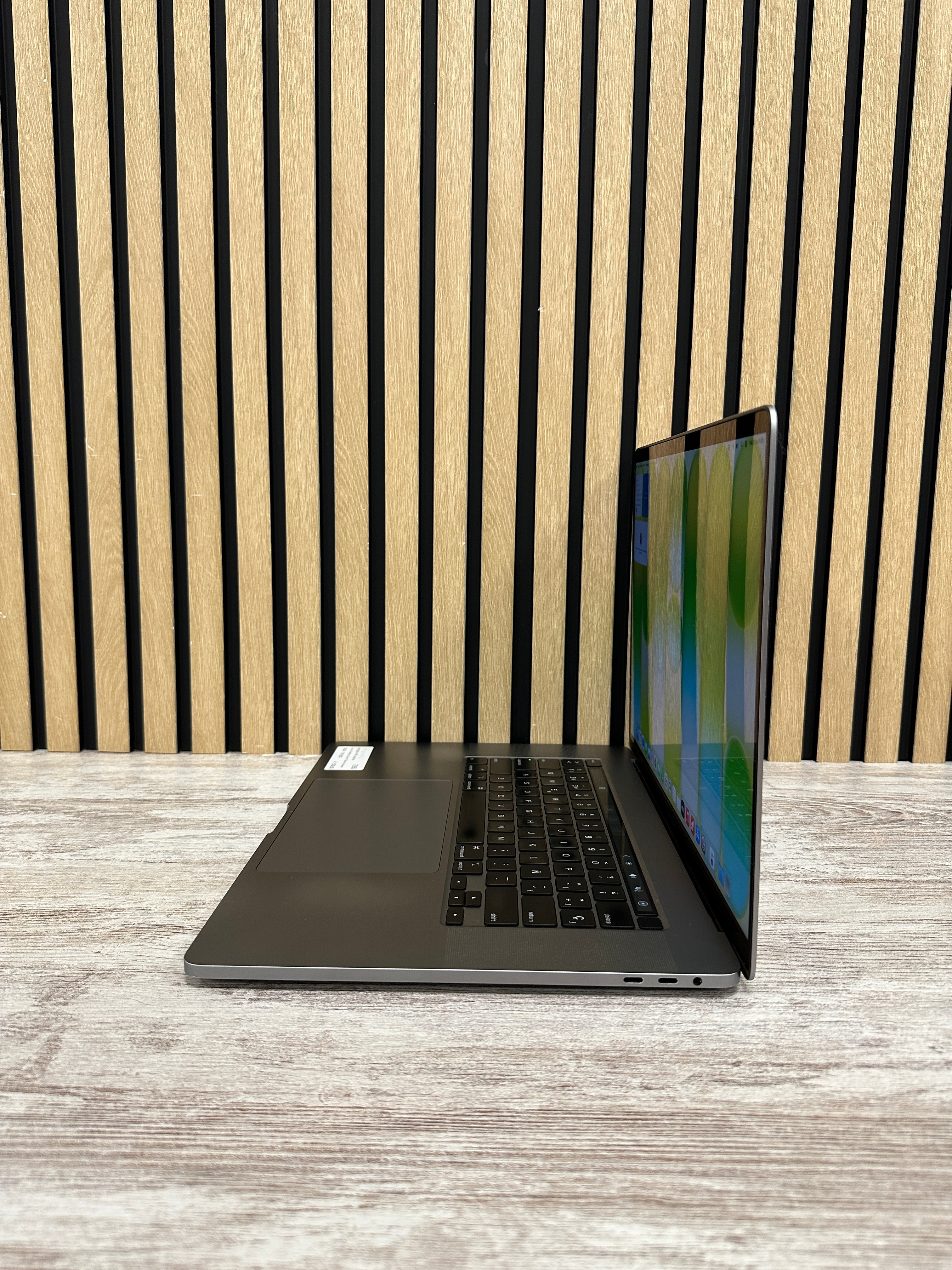 PRO 16 2019 Core i9 i9-9880H 2.3GHz (Total: 8 núcleos) 32GB 1TB SSD