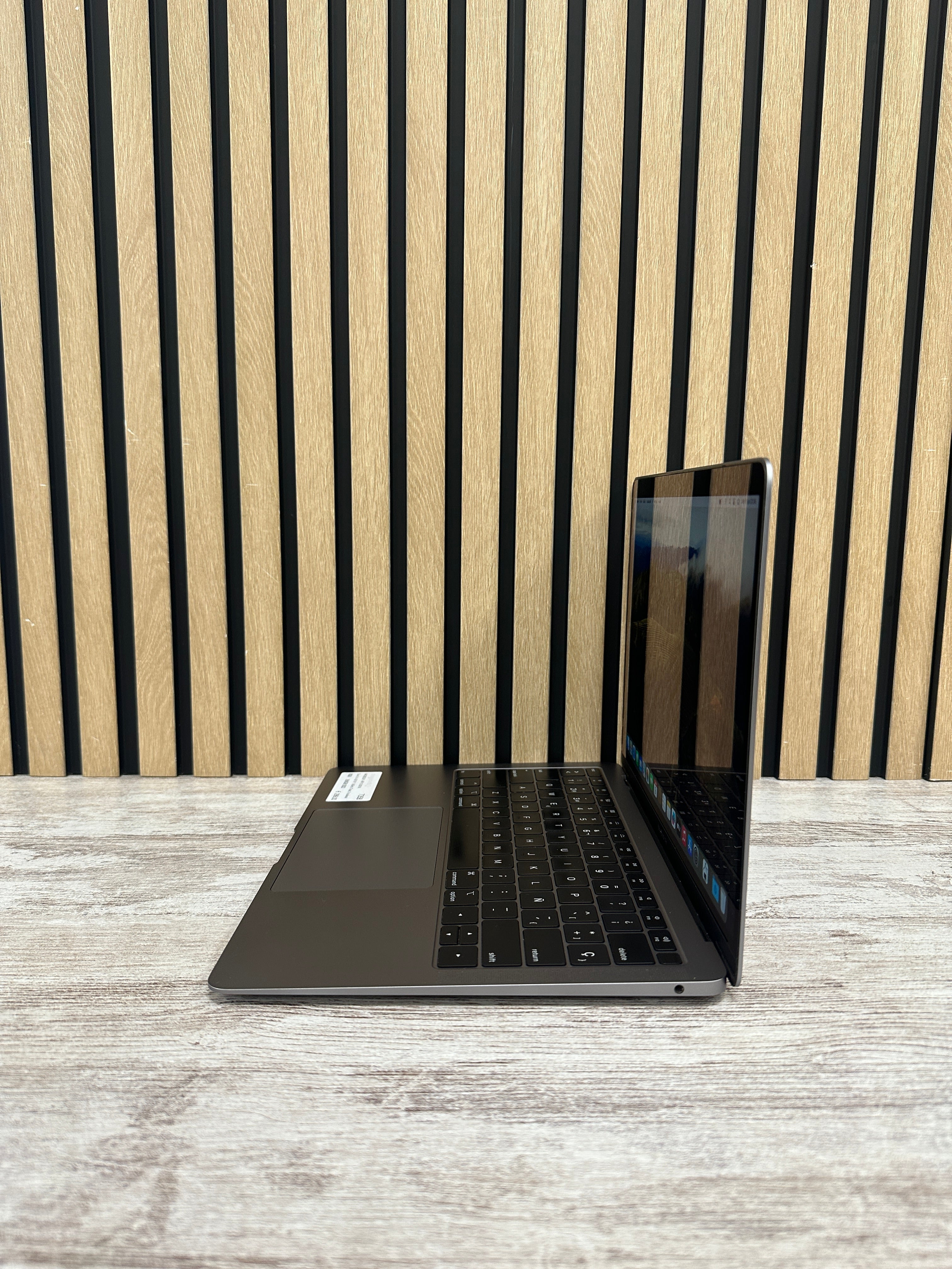MacBook Air 13" 2019 i5 8GB 256GB SSD