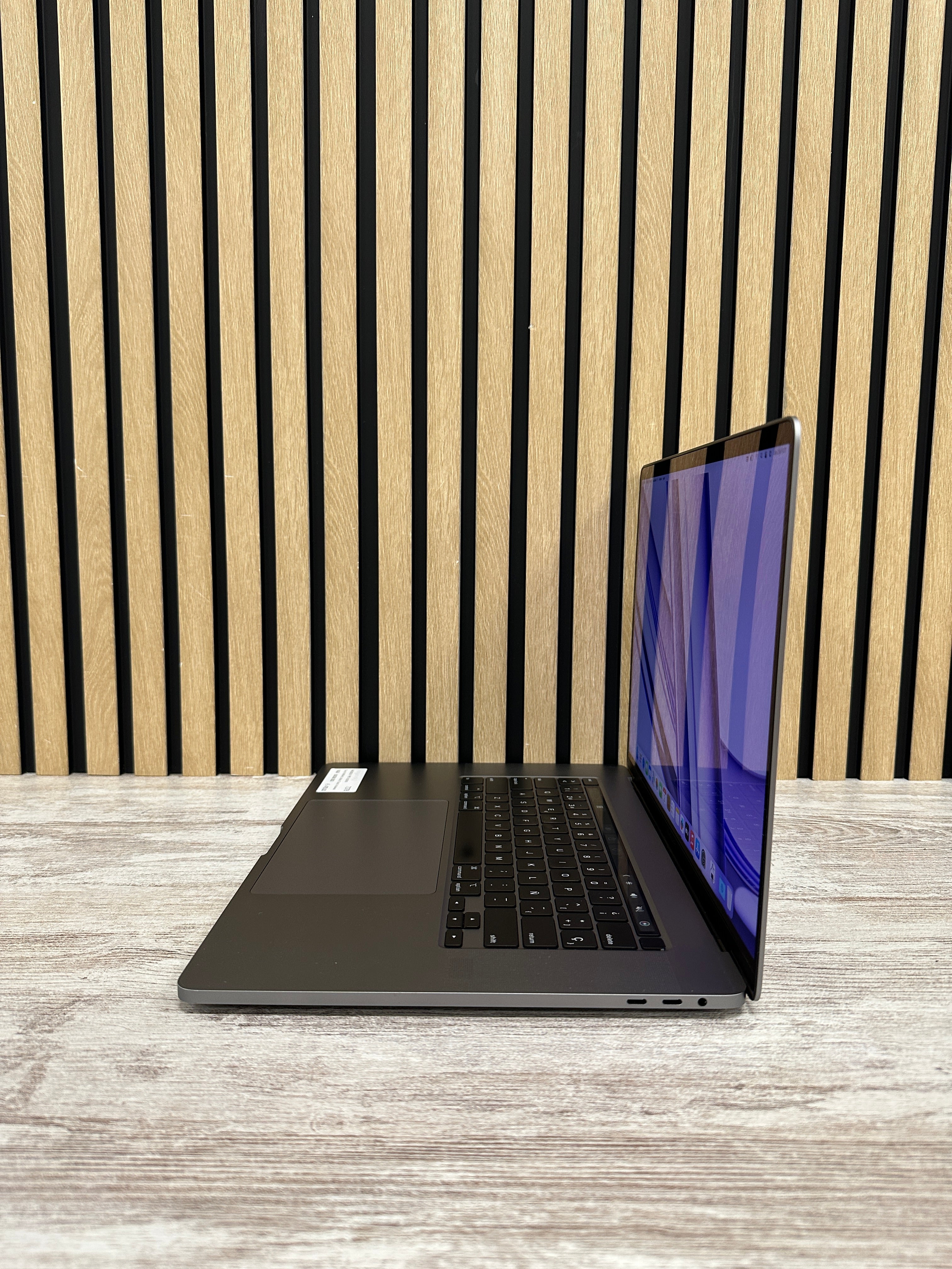 PRO 16 2019 Core i9 9980HK 2.4GHz (Total: 8 núcleos) 16GB 500GB SSD