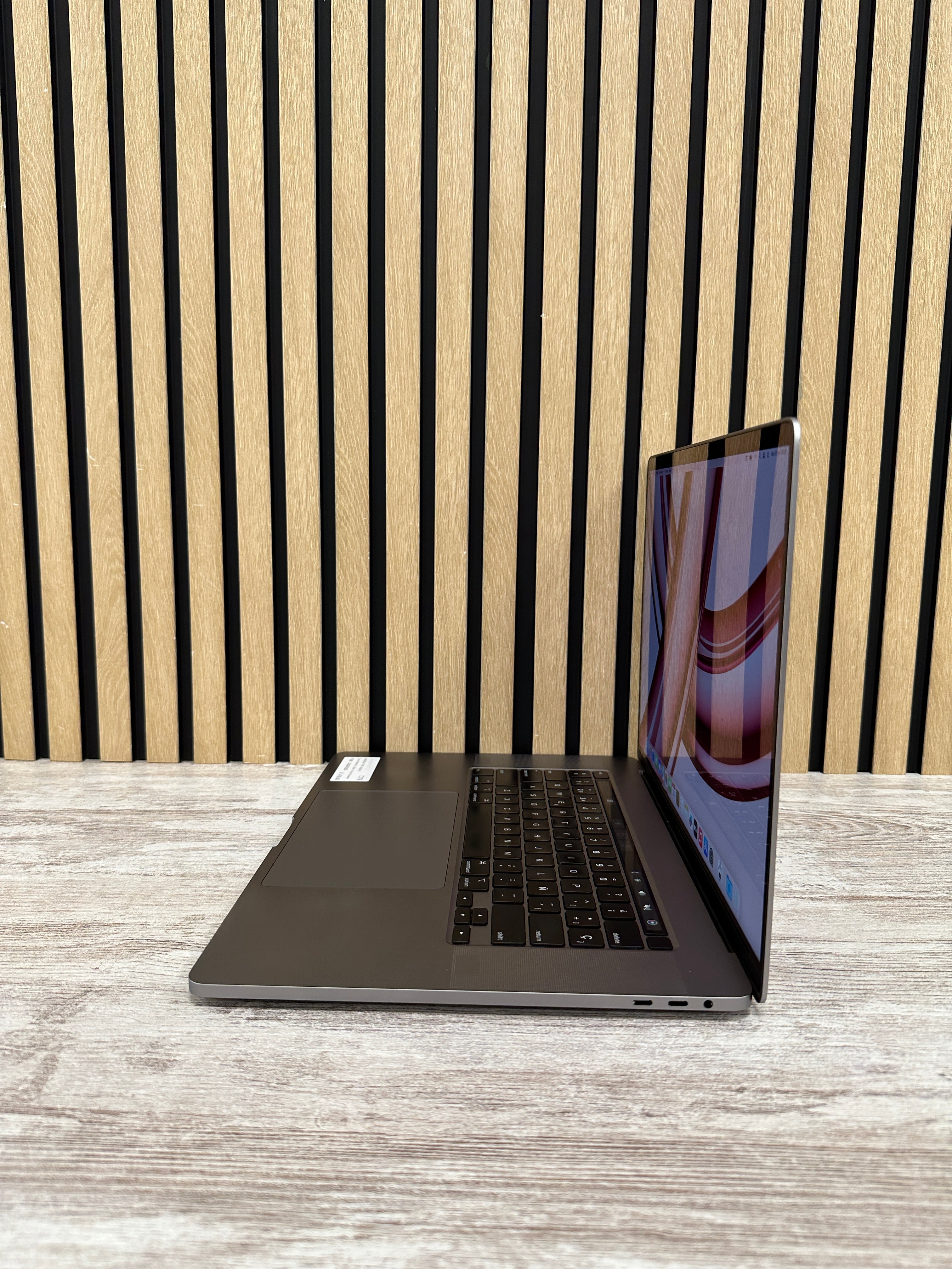 PRO 16 2019 Core i9 9980HK 2.4GHz (Total: 8 núcleos) 16GB 500GB SSD