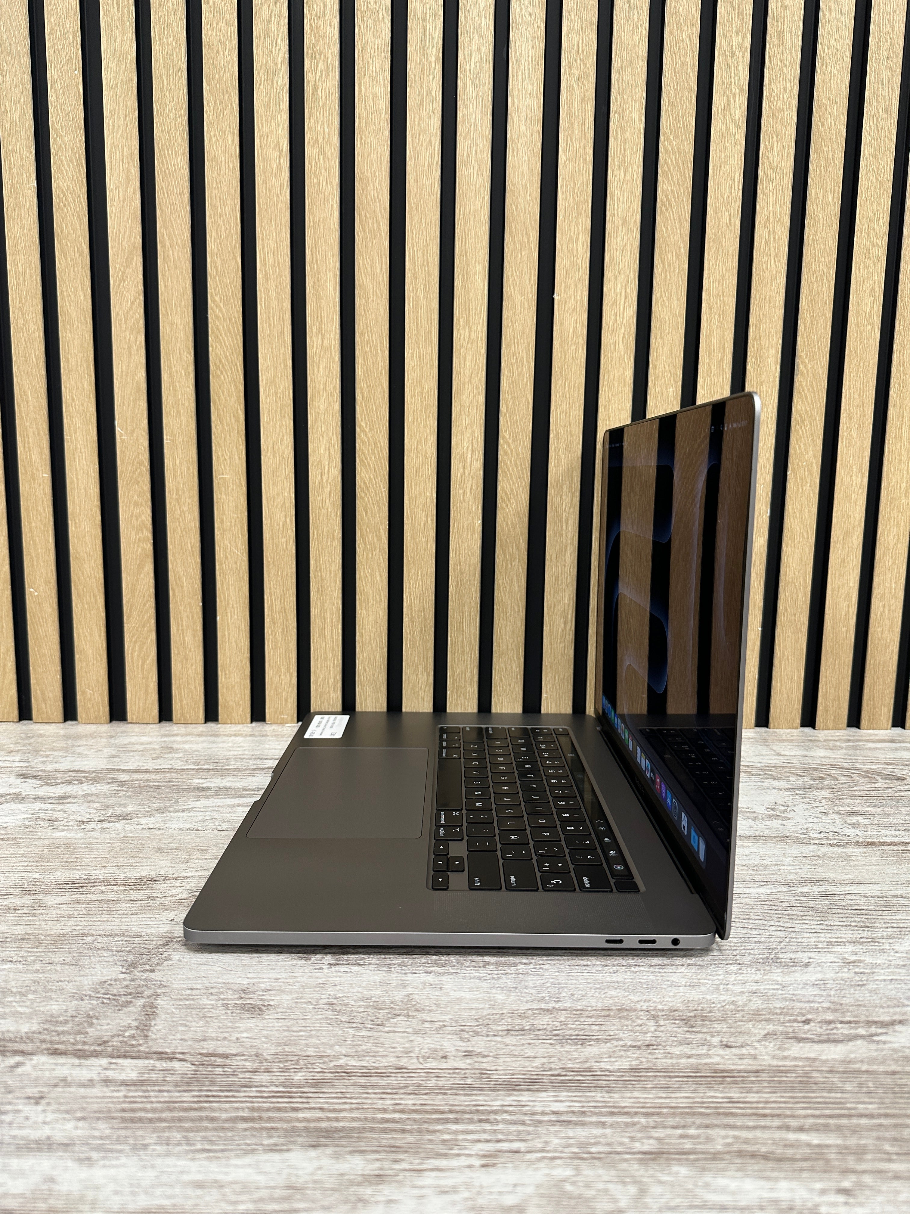 PRO 16 2019 Core i9 9980HK 2.4GHz (Total: 8 núcleos) 16GB 500GB SSD
