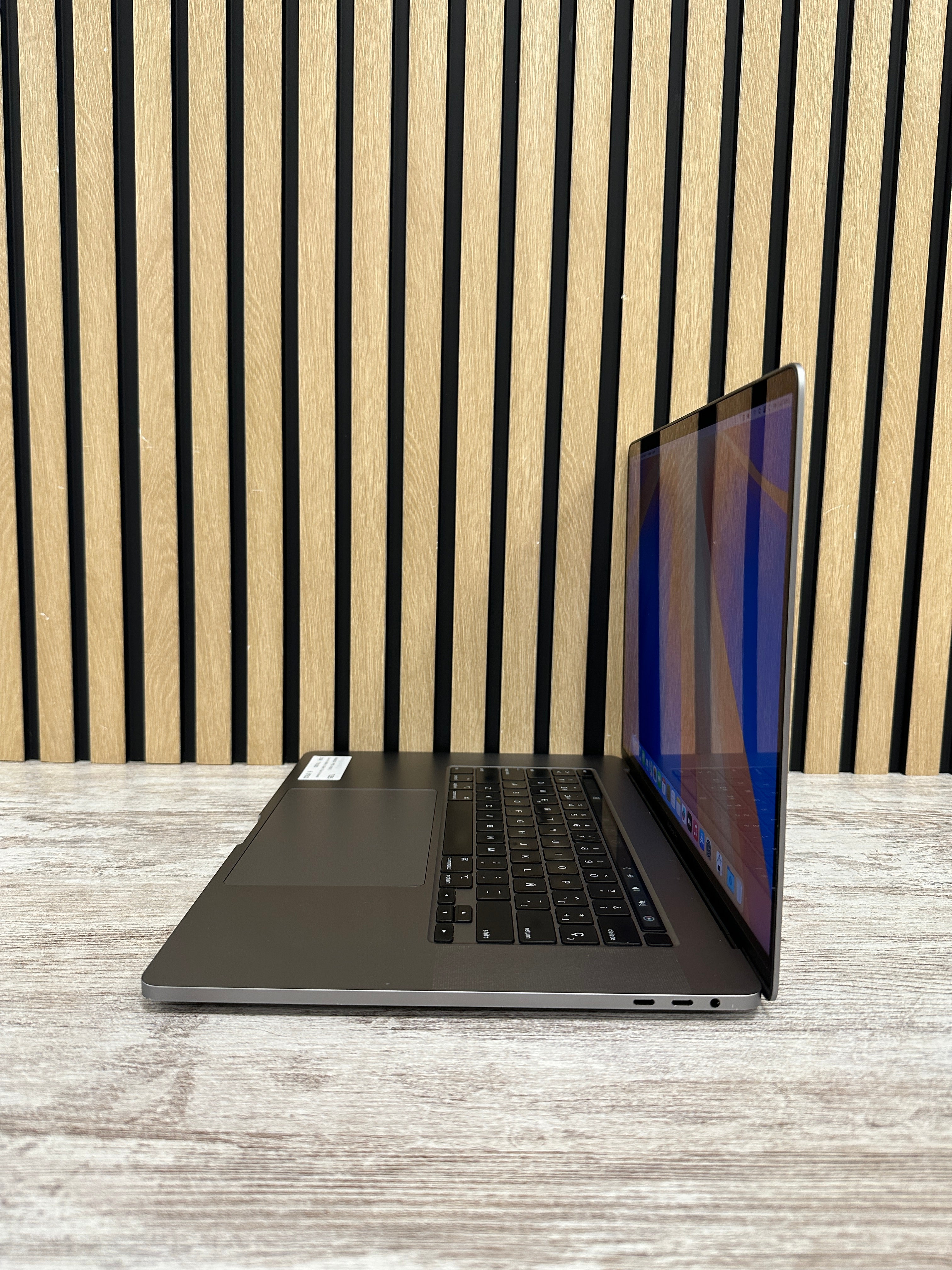 PRO 16 2019 Core i9 i9-9880H 2.3GHz (Total: 8 núcleos) 32GB 1TB SSD
