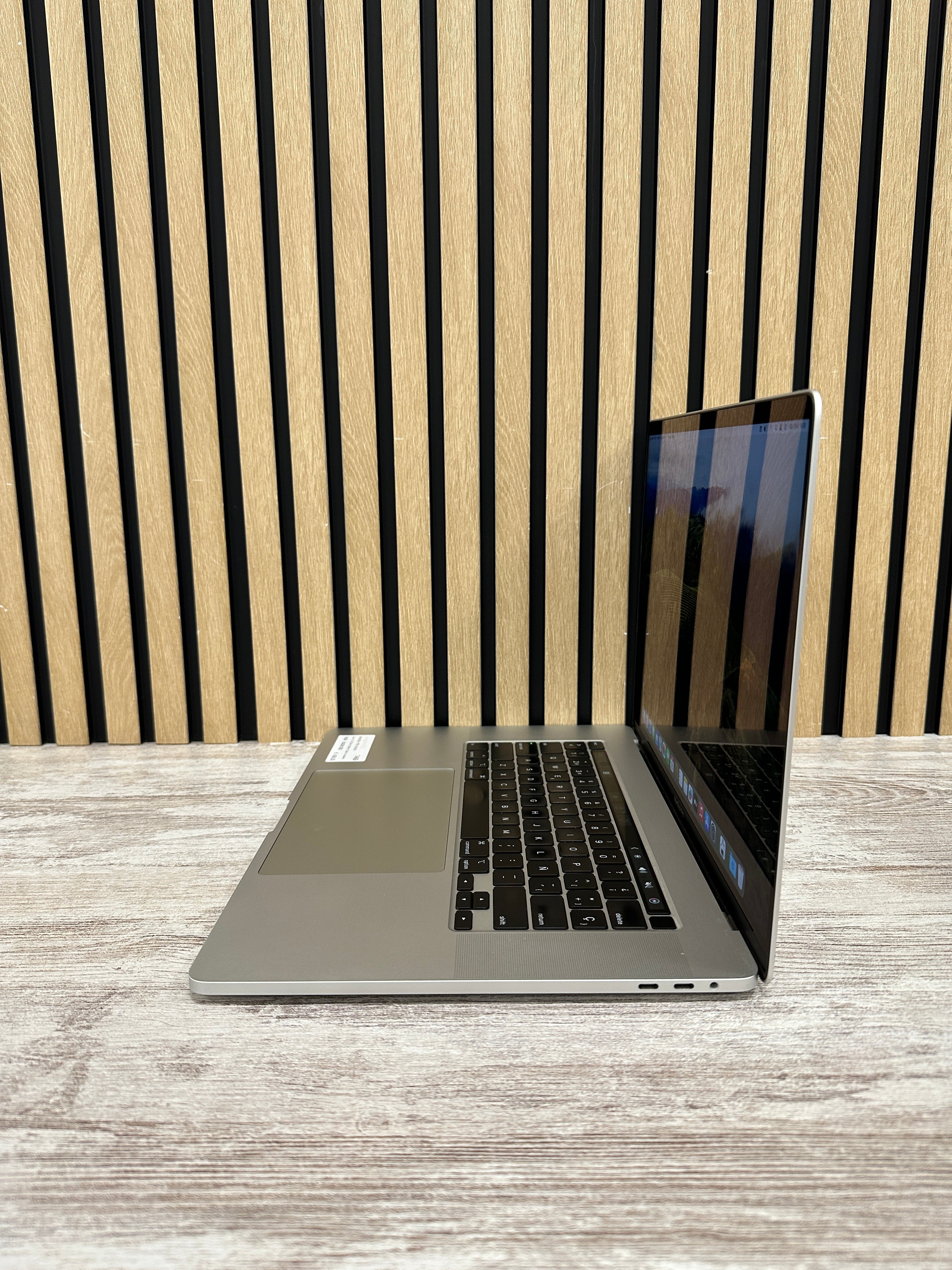 MacBook Pro 16 2019 Core i7 16GB 500GB SSD