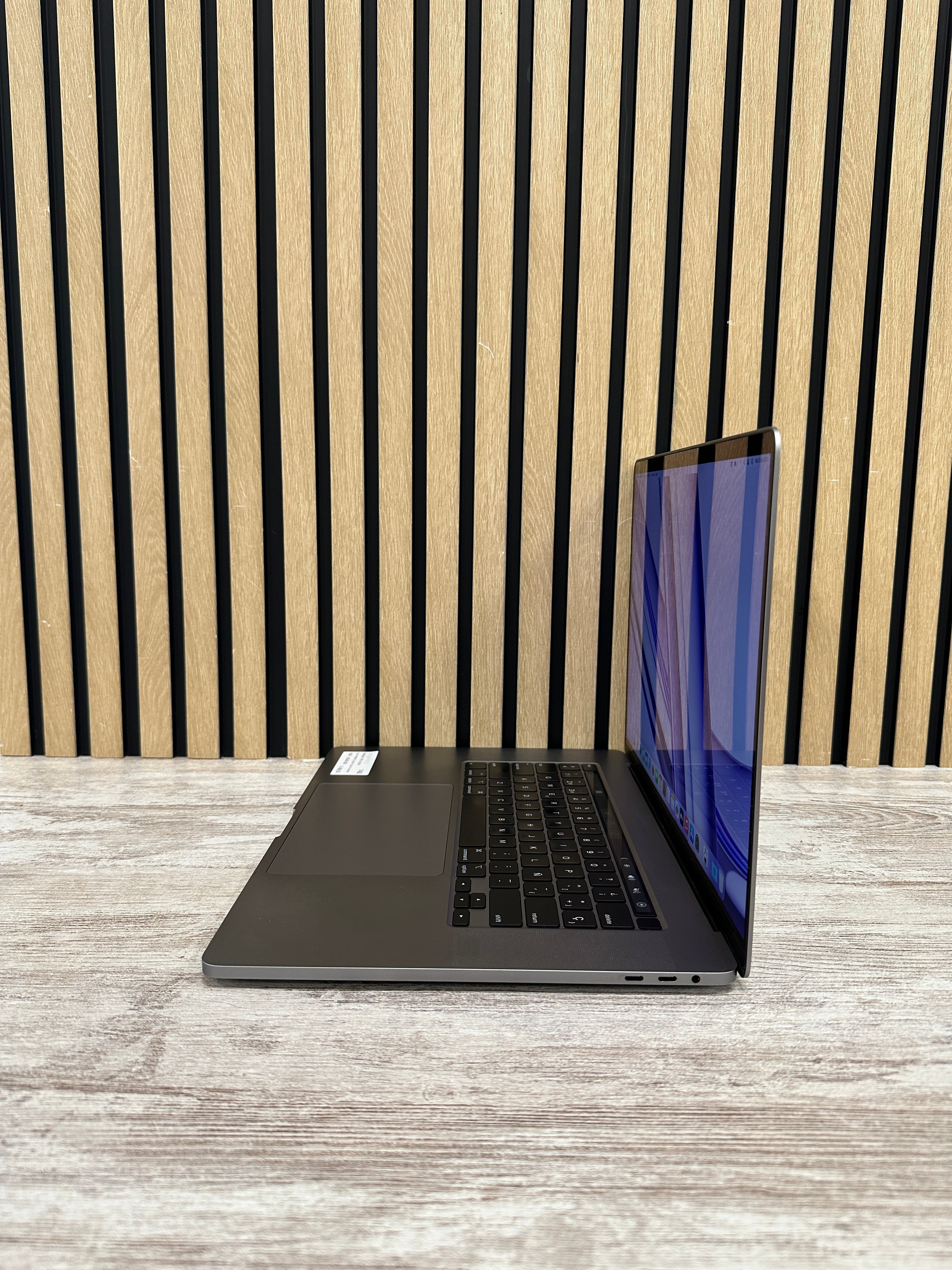 MacBook Pro 16" 2019 i9 16GB 500GB SSD