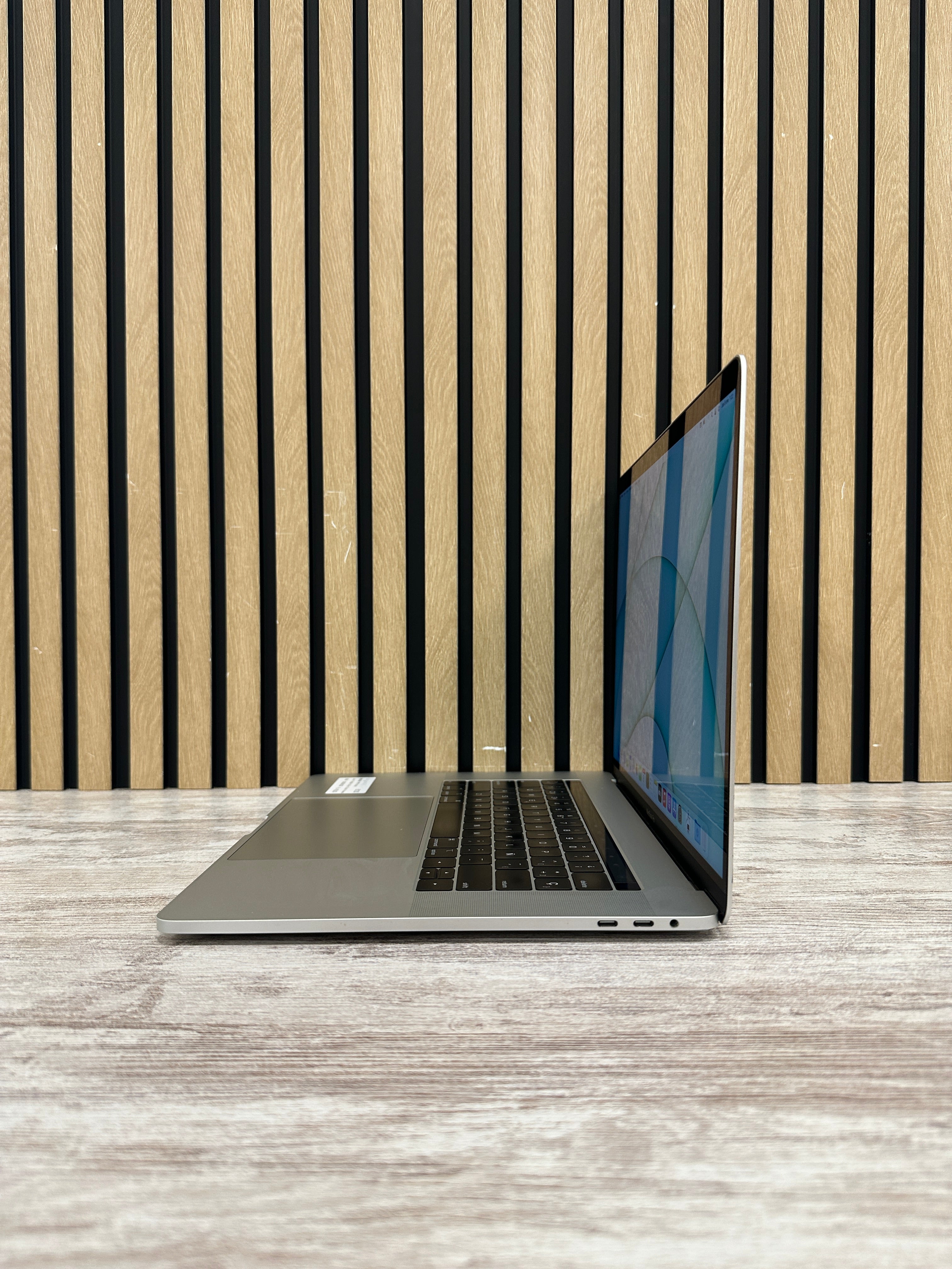 MacBook Pro 15" 2018 i7 16gb 500gb SSD