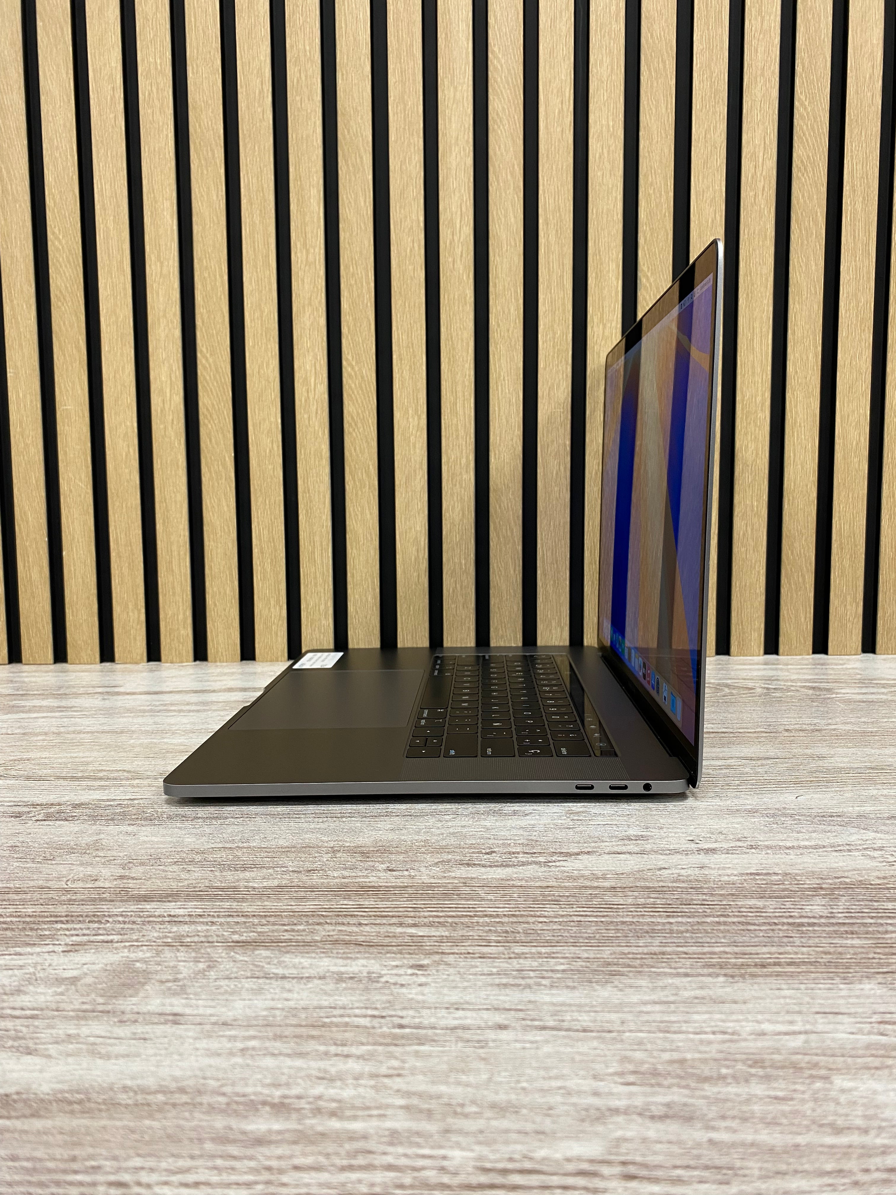 MacBook Pro 15" 2018 i7 16gb 512gb SSD - Moyacell