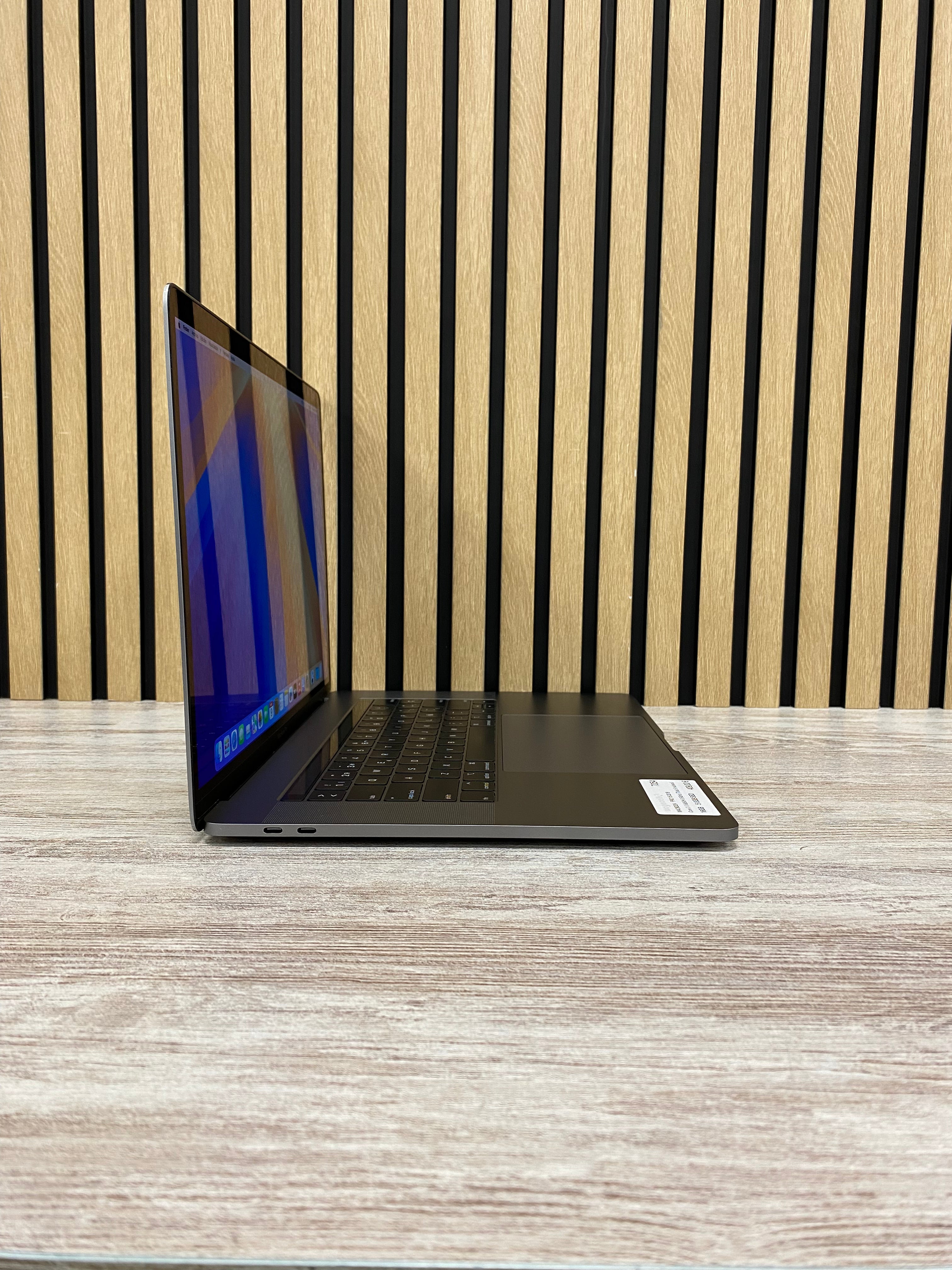 MacBook Pro 15" 2018 i7 16gb 512gb SSD - Moyacell