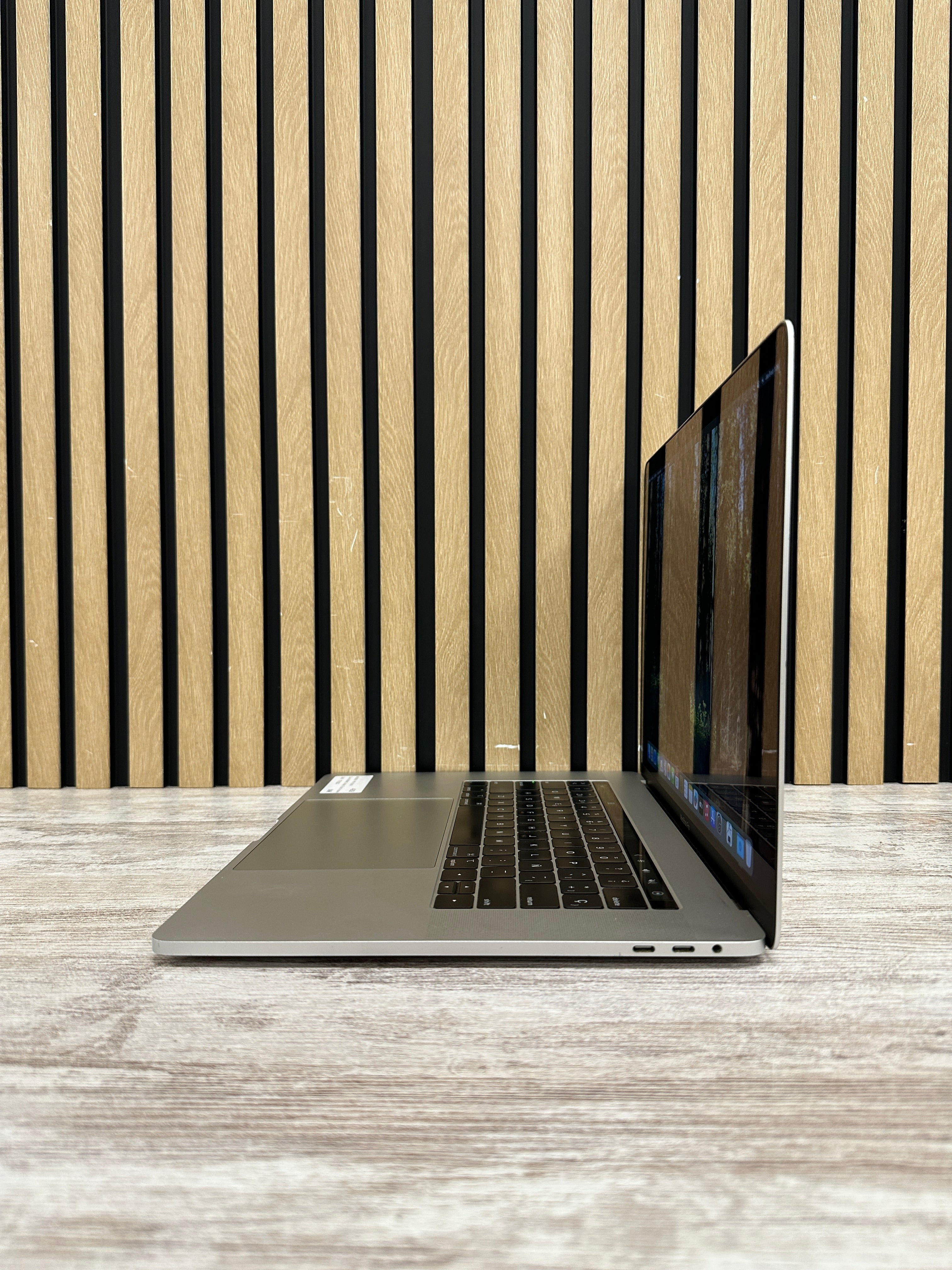 MacBook Pro 15" 2019 i9 32gb 1tb SSD