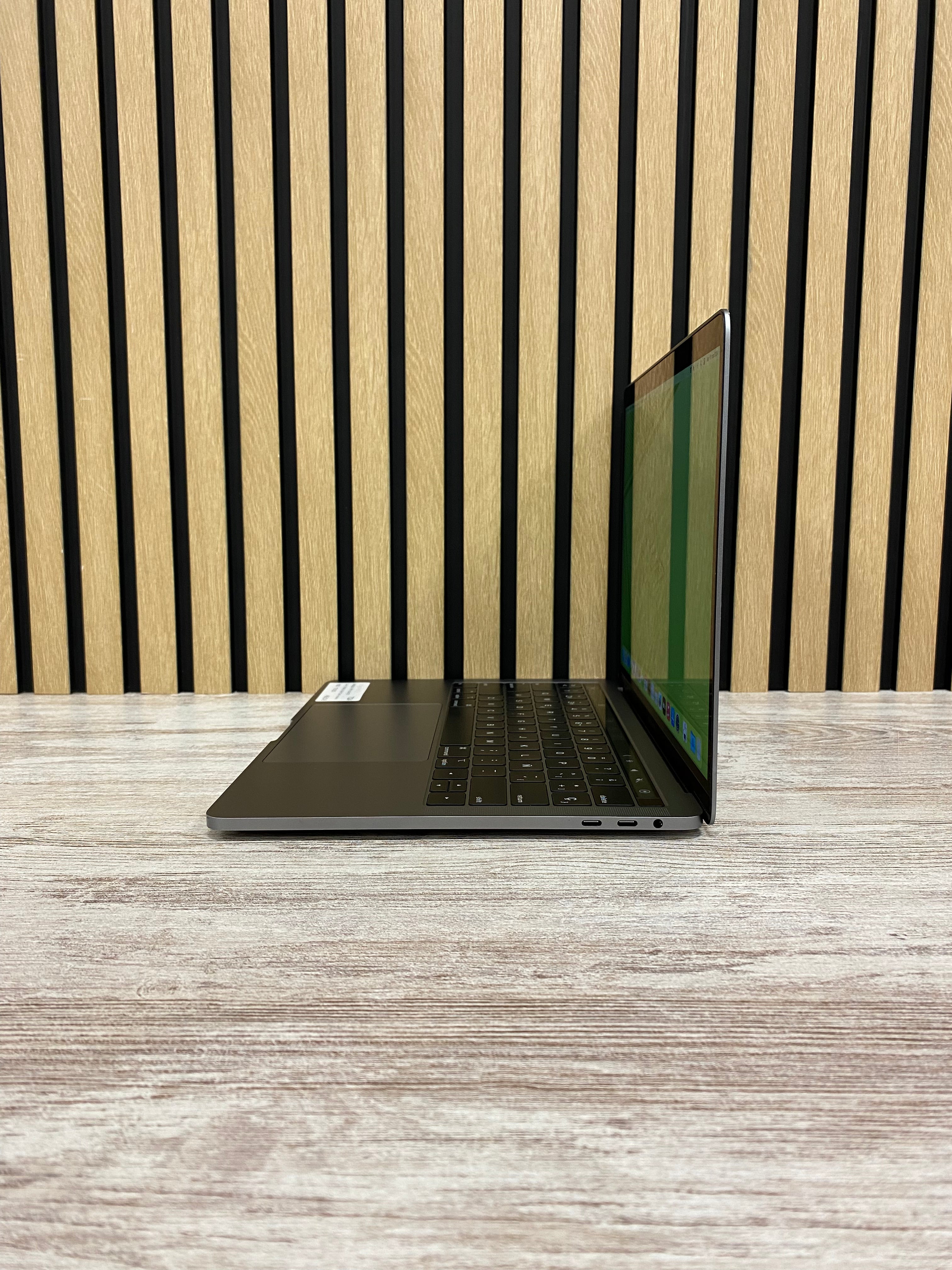 MacBook Pro 13" 2018 TB i7 16gb 1tb SSD