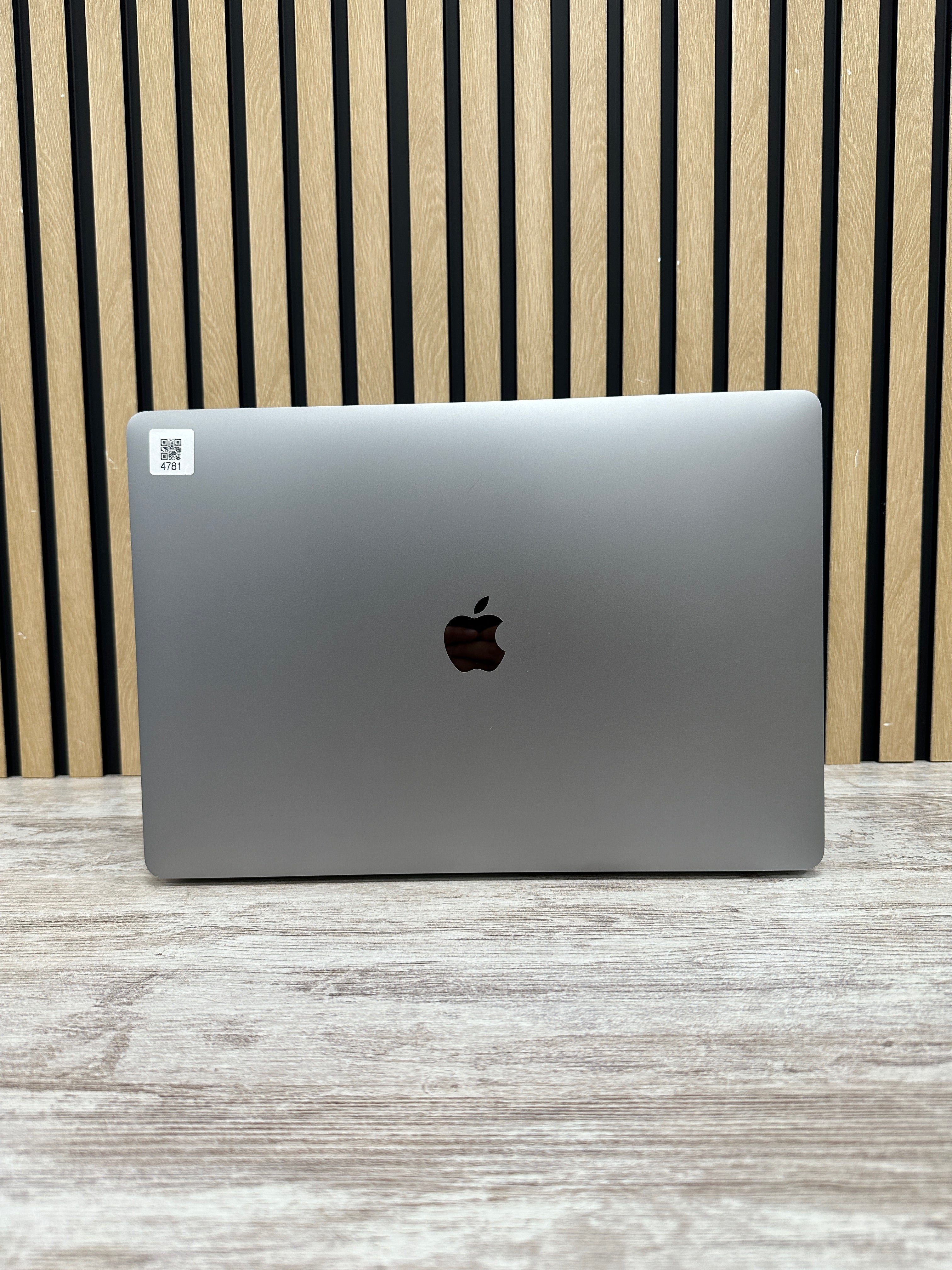 MacBook Pro 15" 2016 i7 16gb 1tb SSD