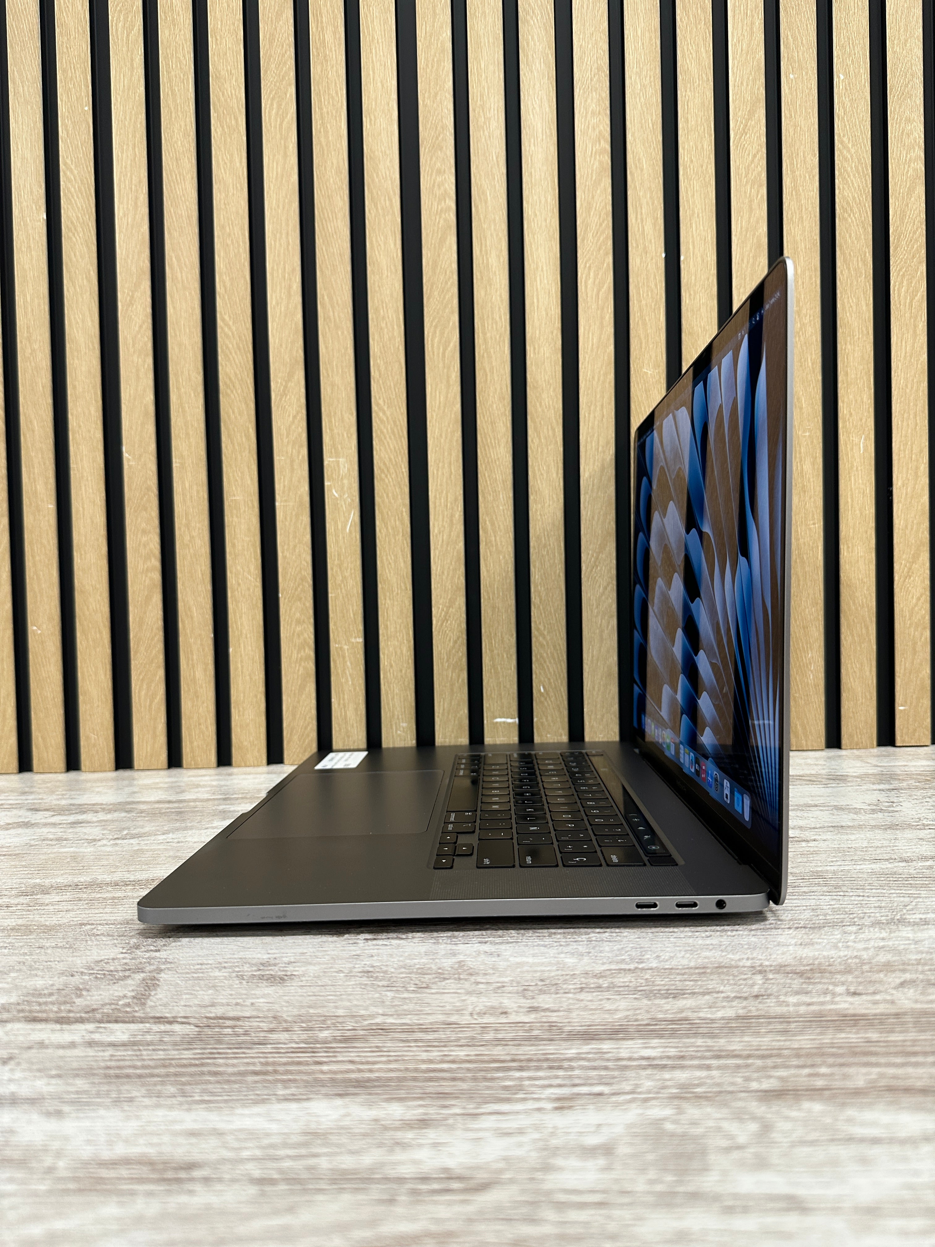 MacBook Pro 16" 2019 i7 16gb 512gb SSD