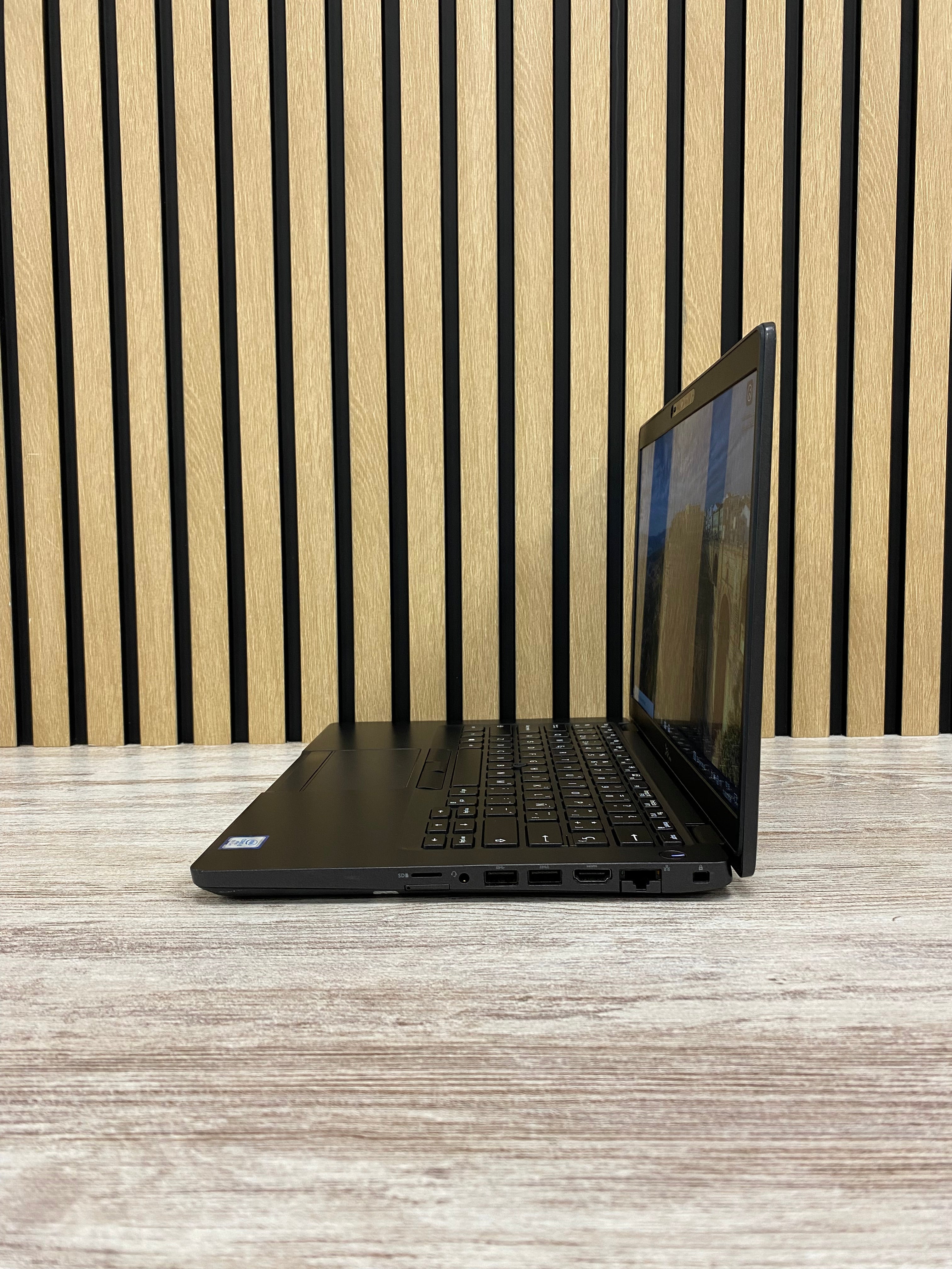 Dell Latitude 5400 i5 8gb 256gb SSD - Moyacell