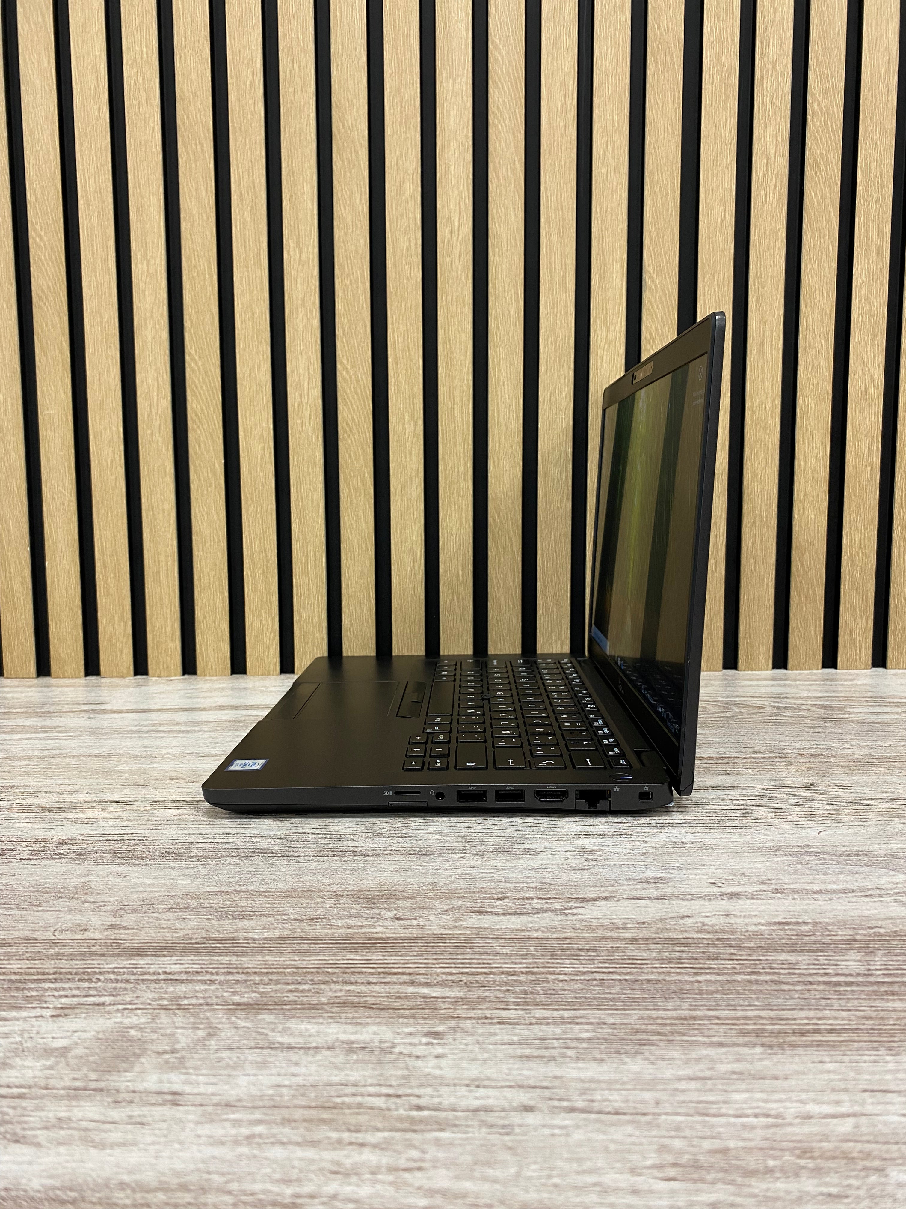 Dell Latitude 5400 i5 8gb 256gb SSD - Moyacell