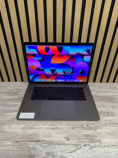 MacBook Pro 15" 2017 i7 16gb 500gb SSD