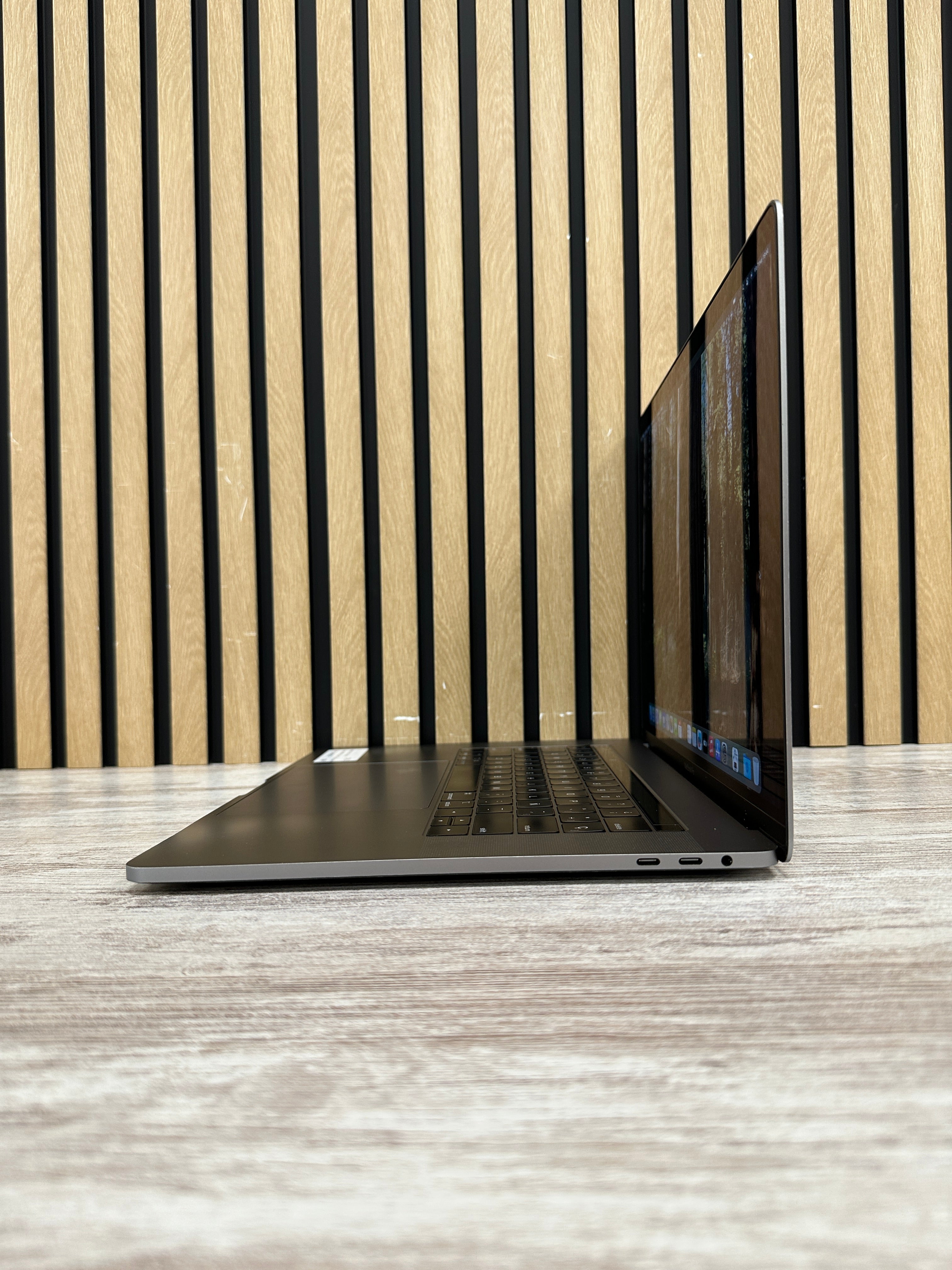 MacBook Pro 15" 2019 i9 32gb 500gb SSD