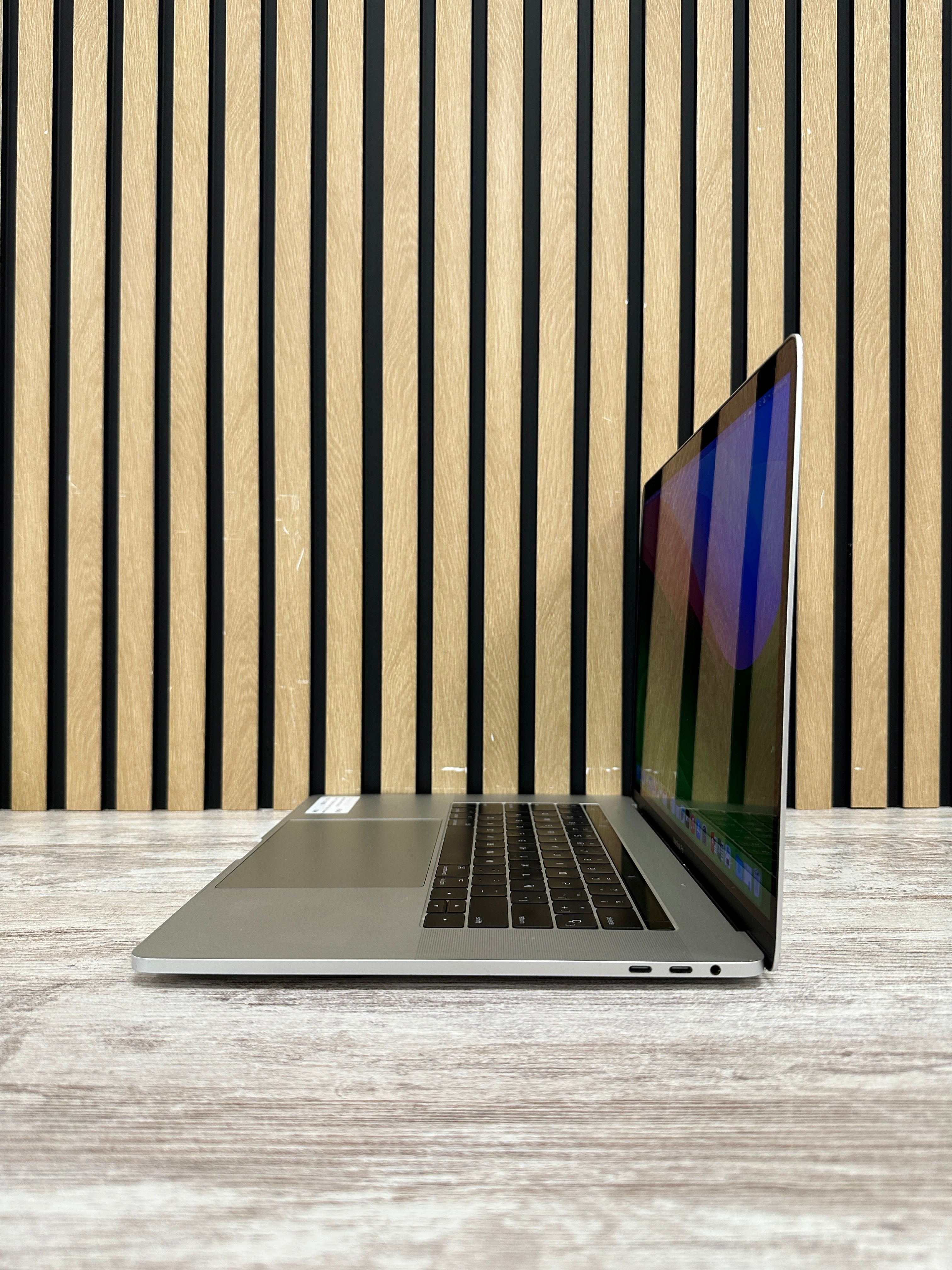 MacBook Pro 15" 2017 i7 16gb 1tb SSD