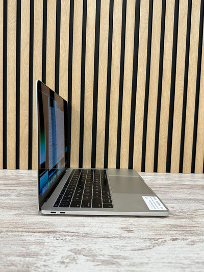 MacBook Pro 13" 2017 i5 8gb 256gb SSD