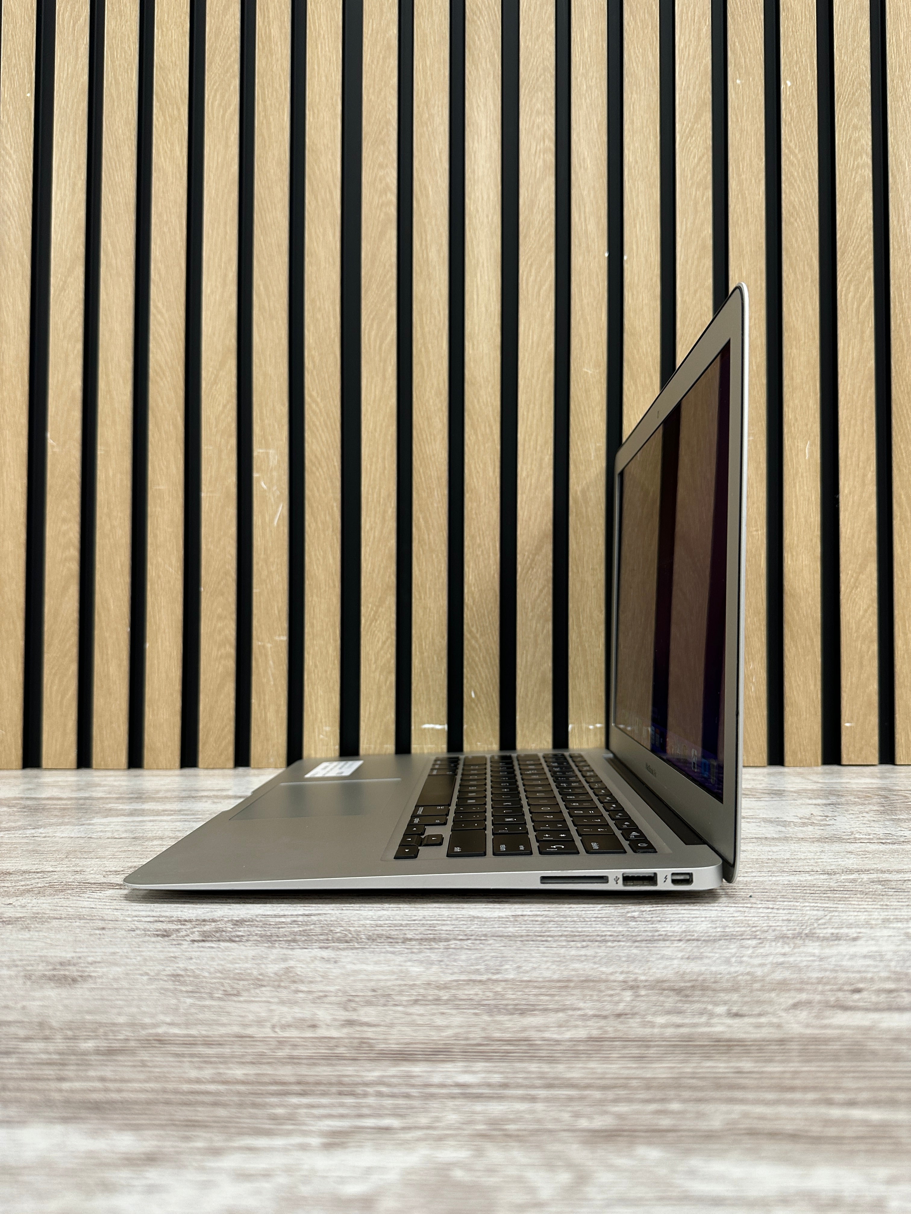 MacBook Air 13" 2017 i5 8gb 128gb SSD