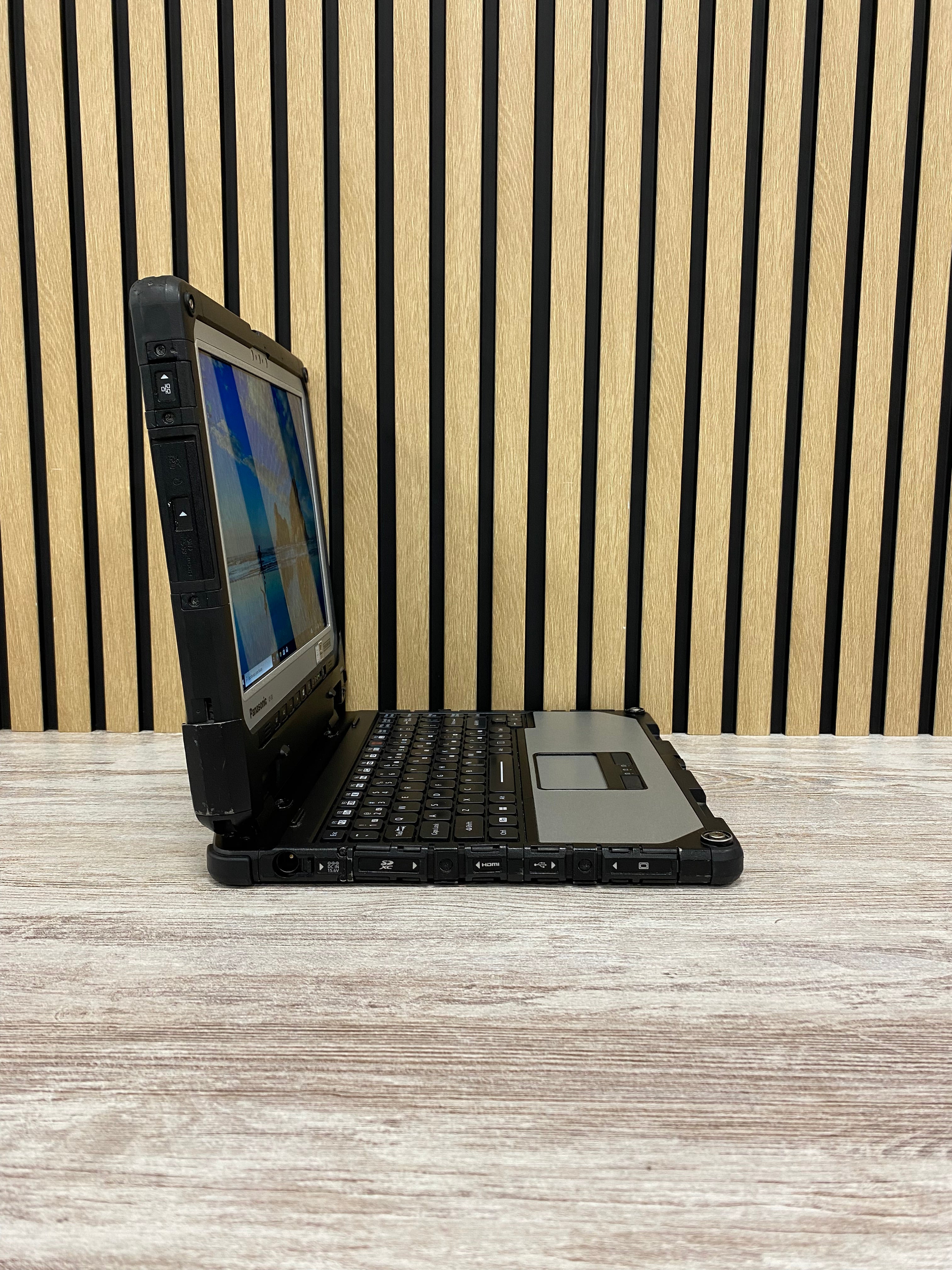 Panasonic ToughBook CF-33 i5 16gb 512gb SSD