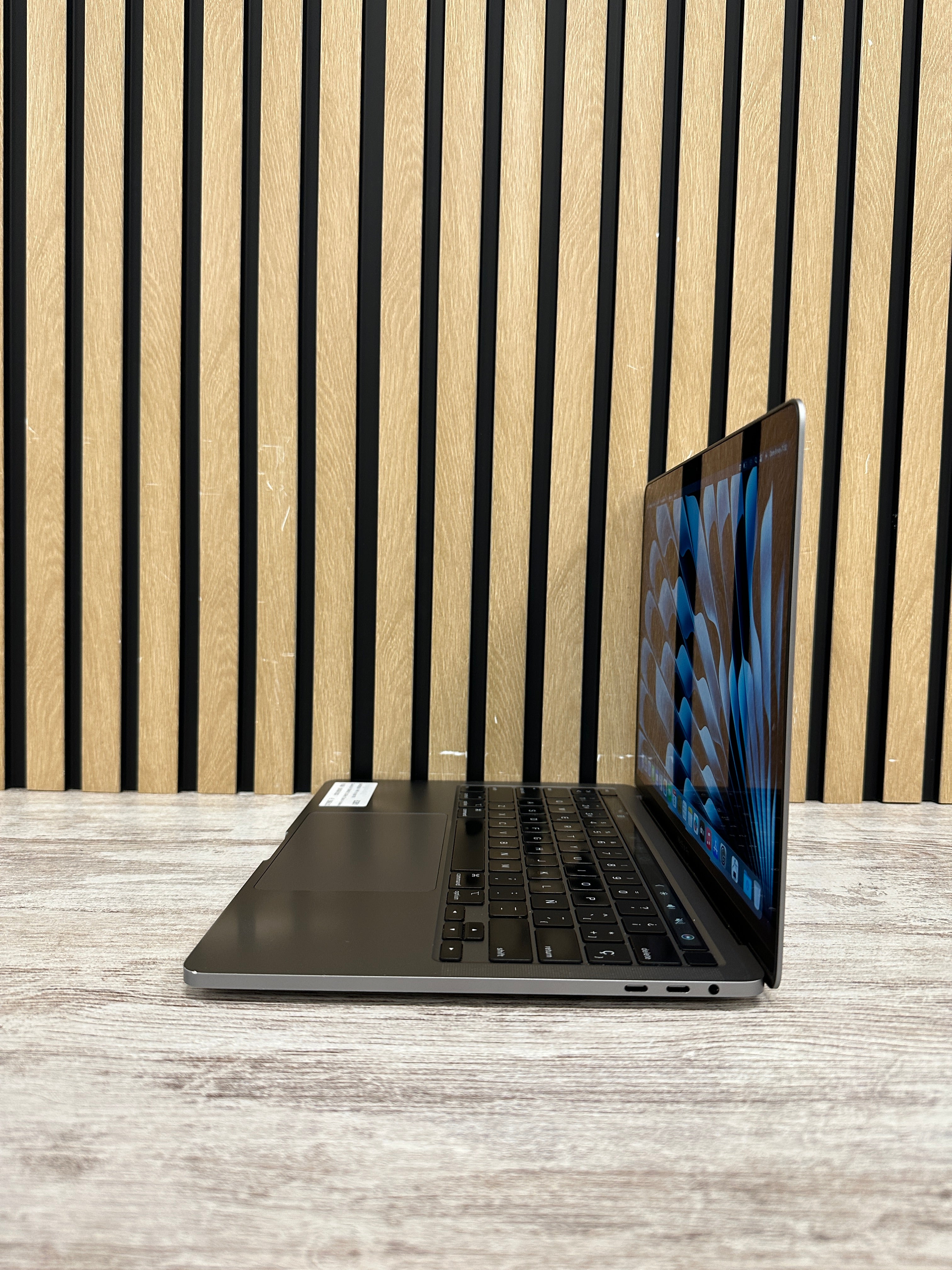 MacBook Pro 13" 2020 TB i5 16gb 500gb SSD