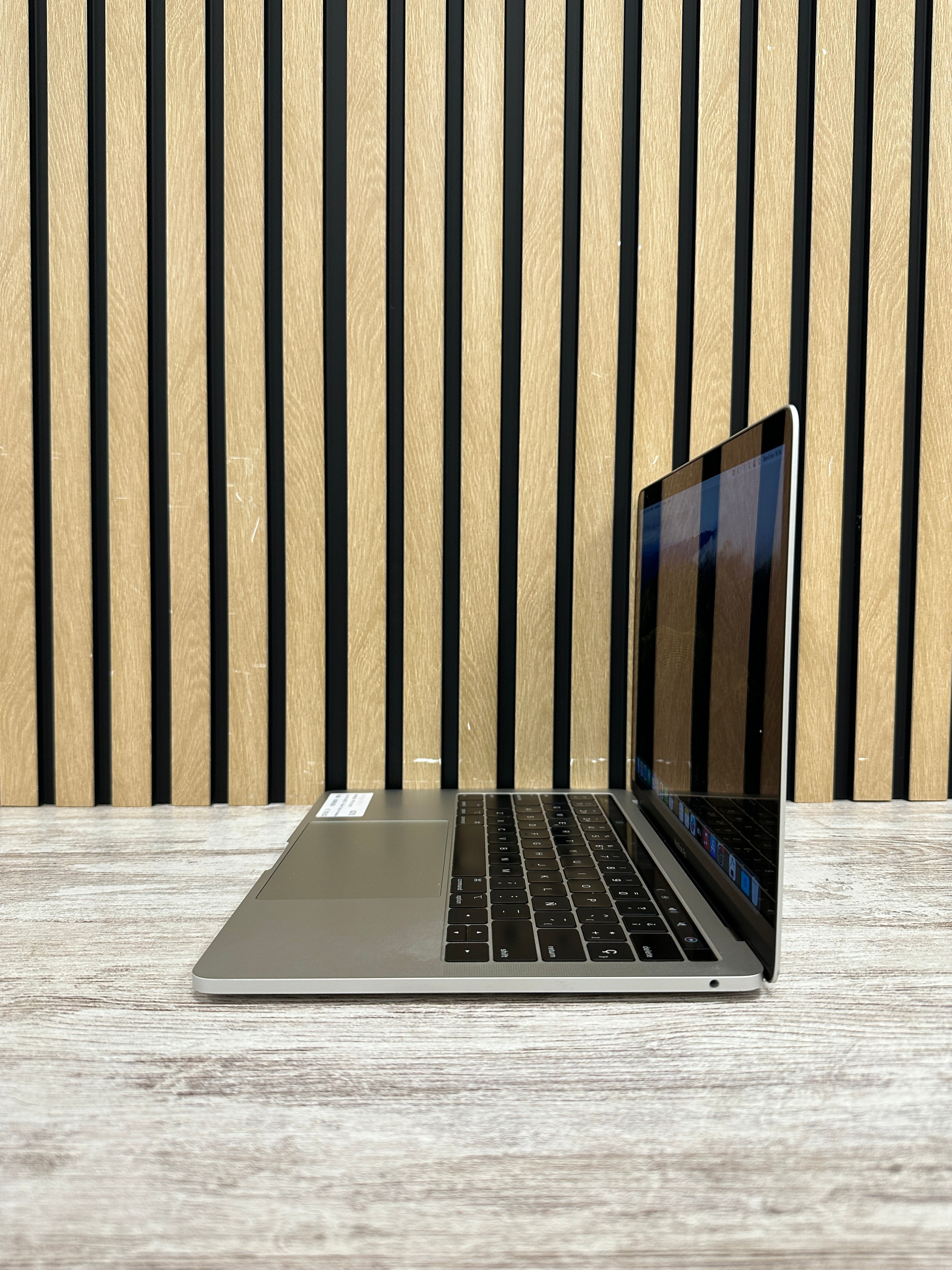 MacBook Pro 13" 2019 i5 16gb 128gb SSD
