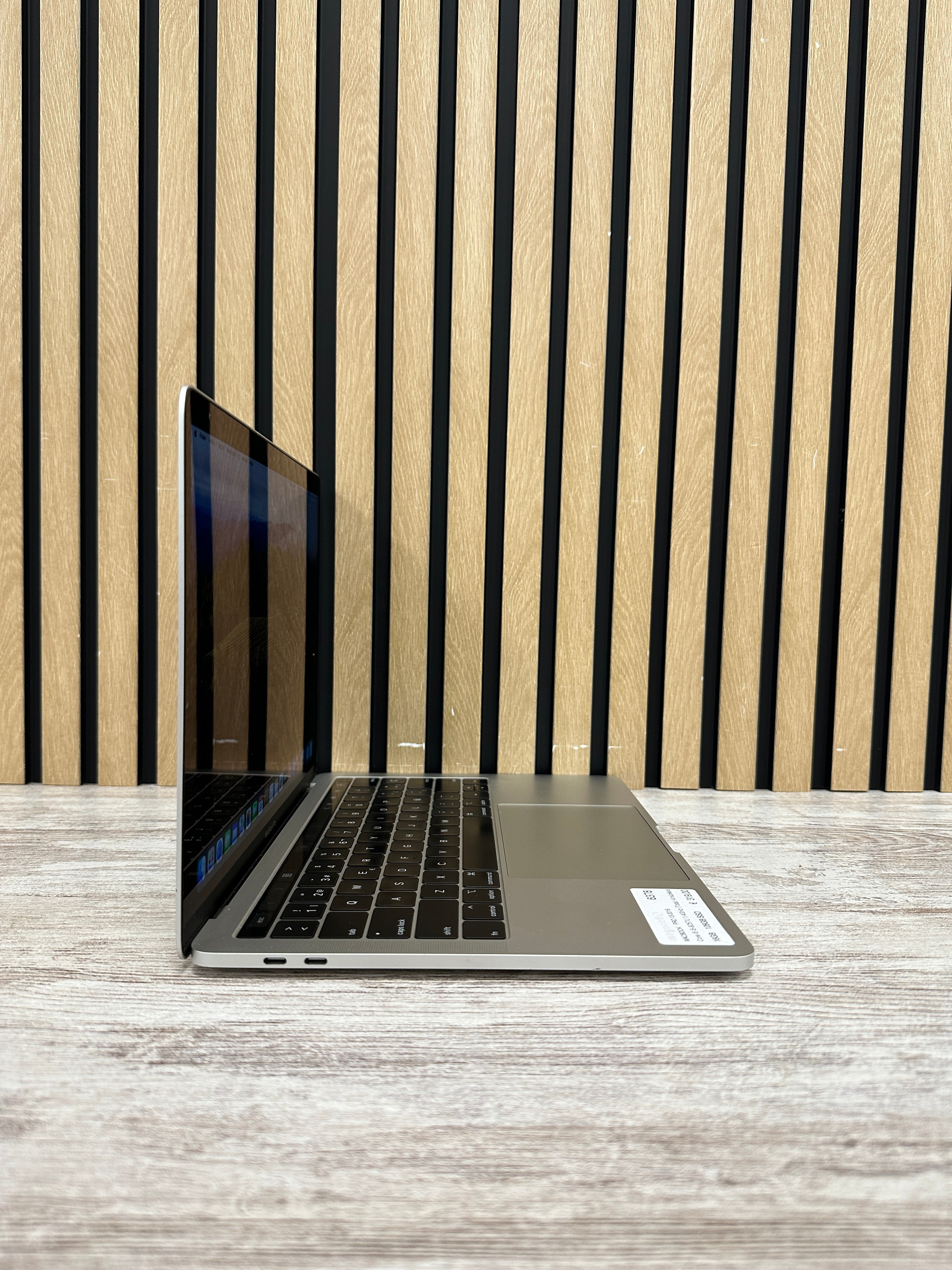 MacBook Pro 13" 2019 i5 16gb 128gb SSD