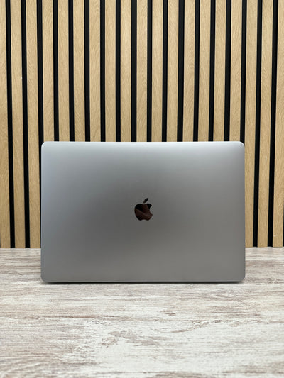 MacBook Pro 15" 2017 i7 16gb 1tb SSD