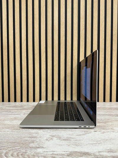 MacBook Pro 15" 2017 i7 16gb 512gb SSD