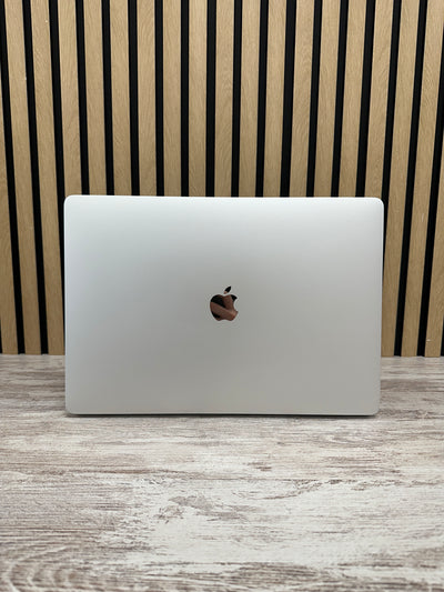 MacBook Pro 15" 2017 i7 16gb 512gb SSD