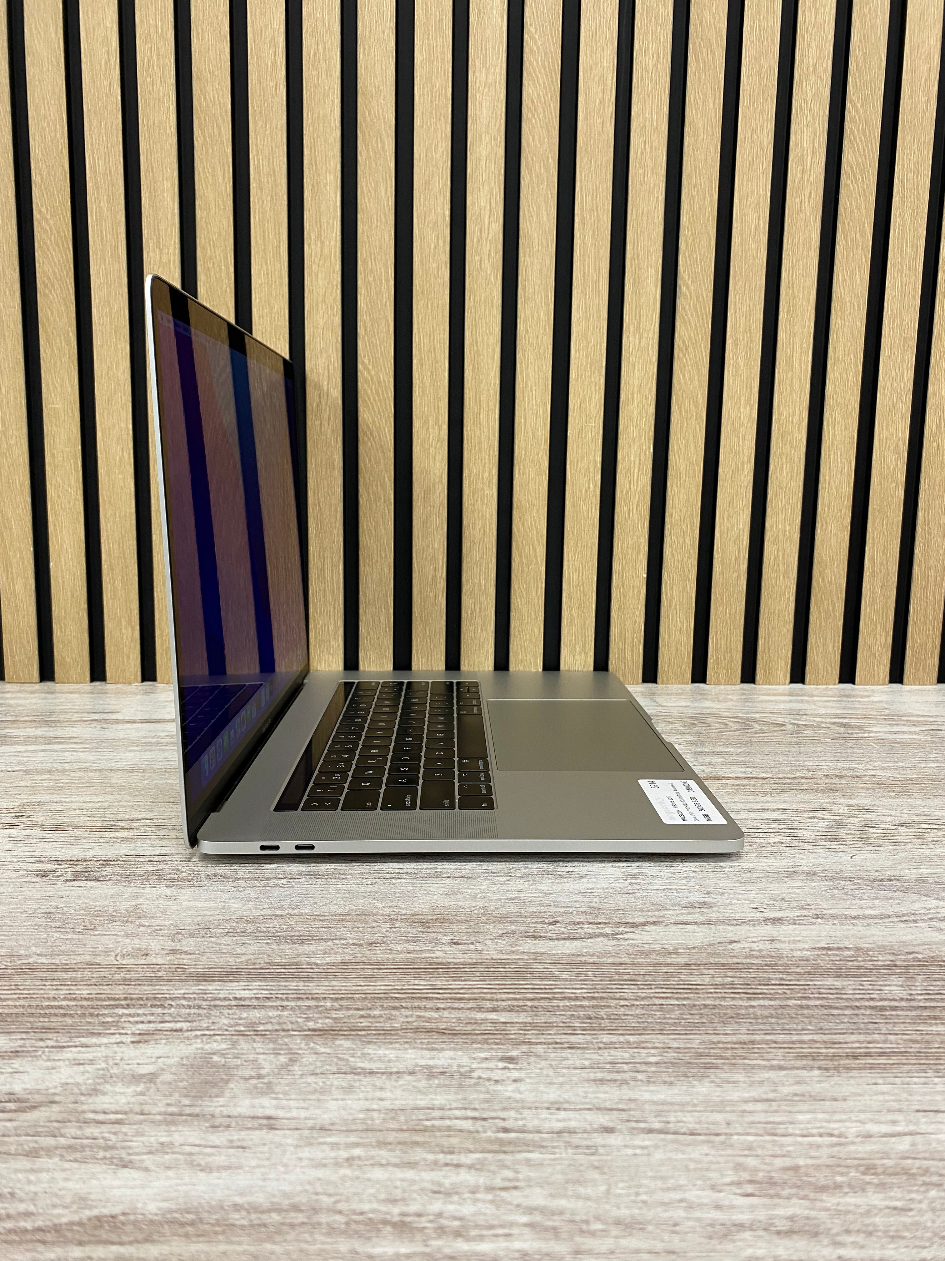 MacBook Pro 15" 2017 i7 16gb 500gb SSD