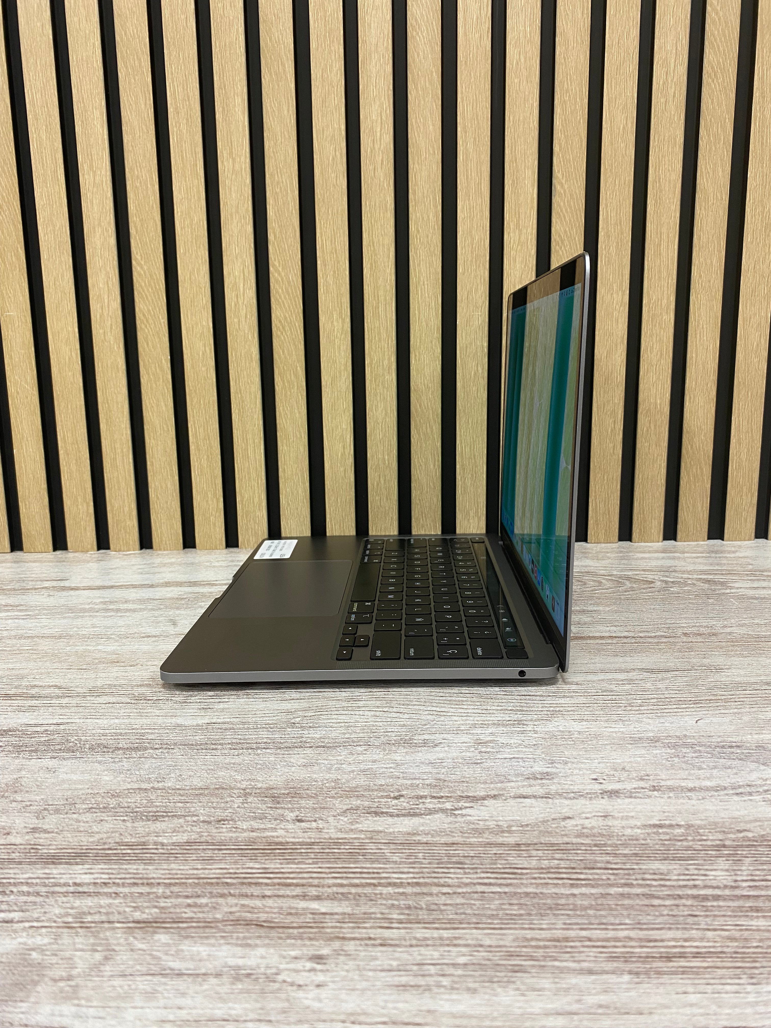 MacBook Pro 13" 2020 M1 8gb 256gb SSD