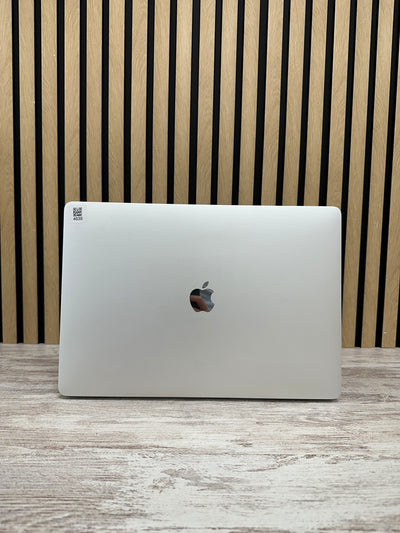 MacBook Pro 15" 2017 i7 16gb 1tb SSD