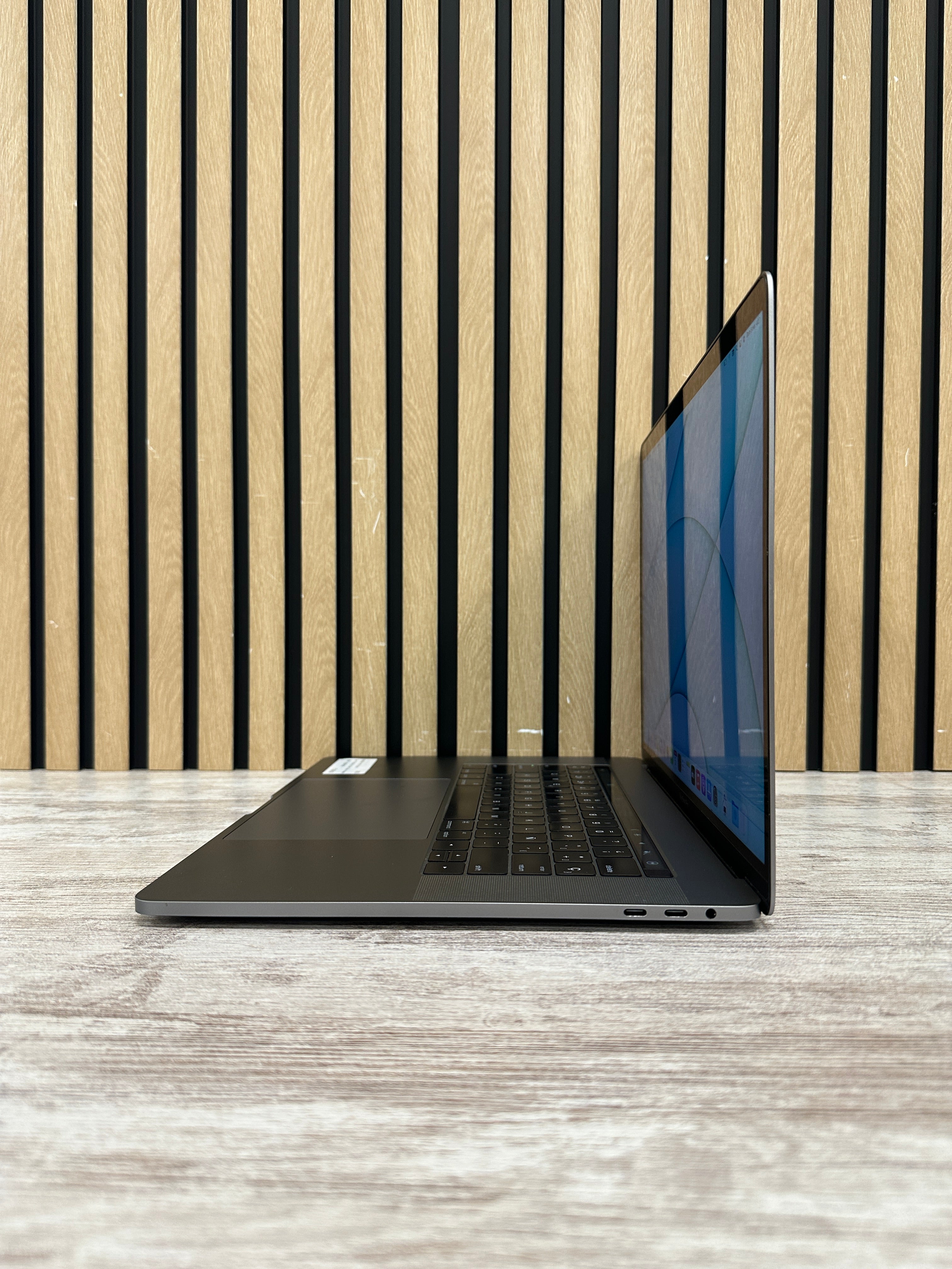 MacBook Pro 15" 2016 i7 16gb 500gb SSD