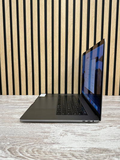 MacBook Pro 15" 2017 i7 16gb 1tb SSD