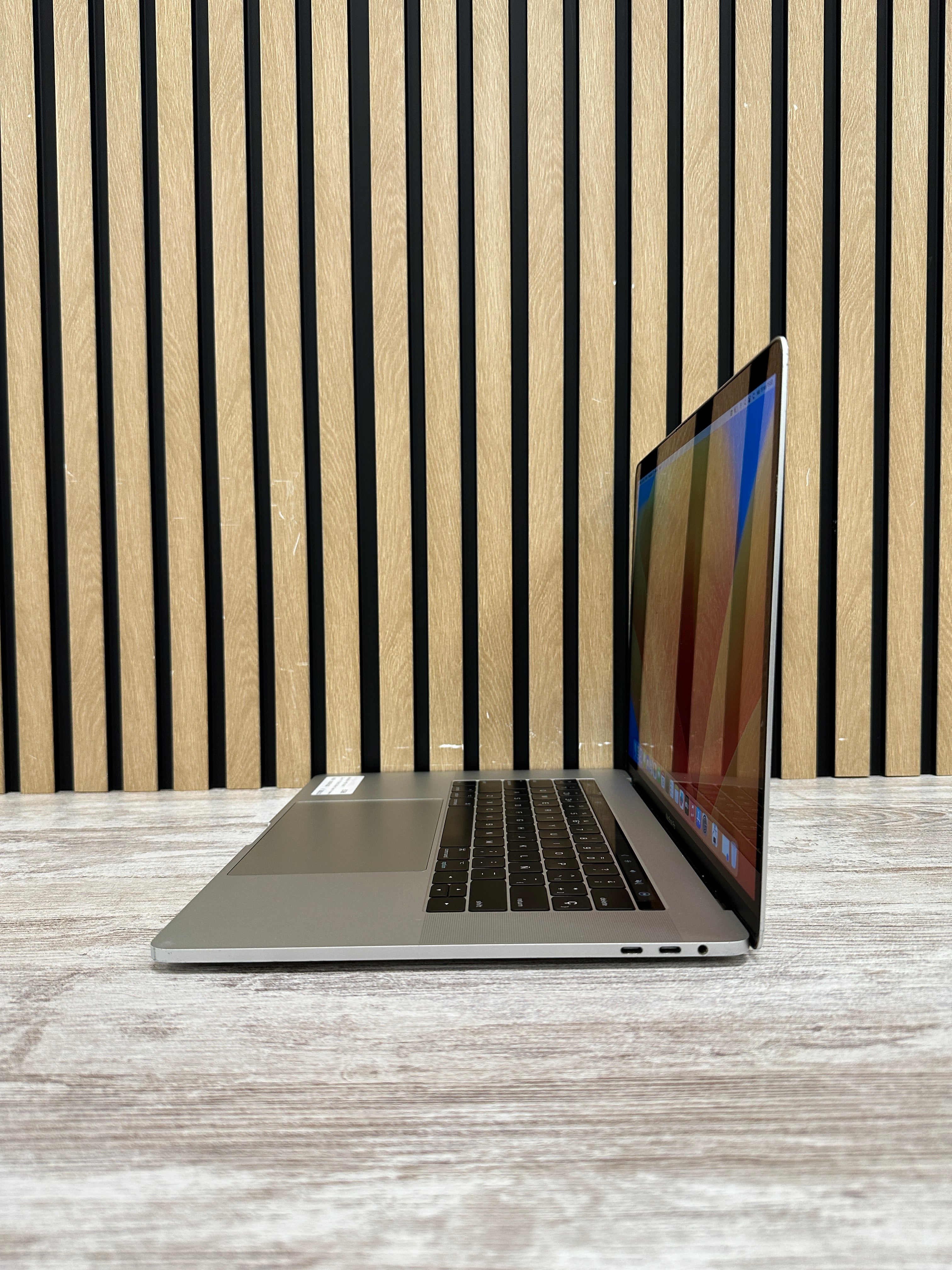 MacBook Pro 15" 2017 i7 16gb 500gb SSD