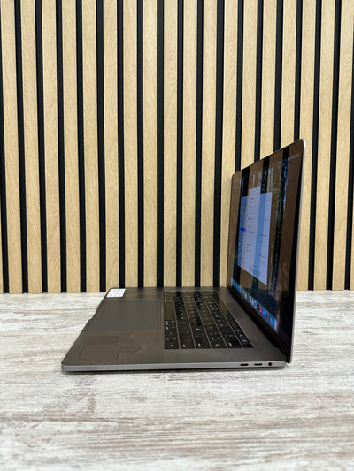 MacBook Pro 15" 2018 i9 32gb 1tb SSD