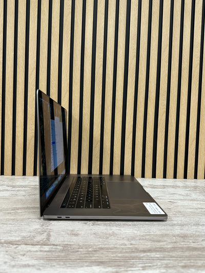 MacBook Pro 15" 2018 i9 32gb 1tb SSD